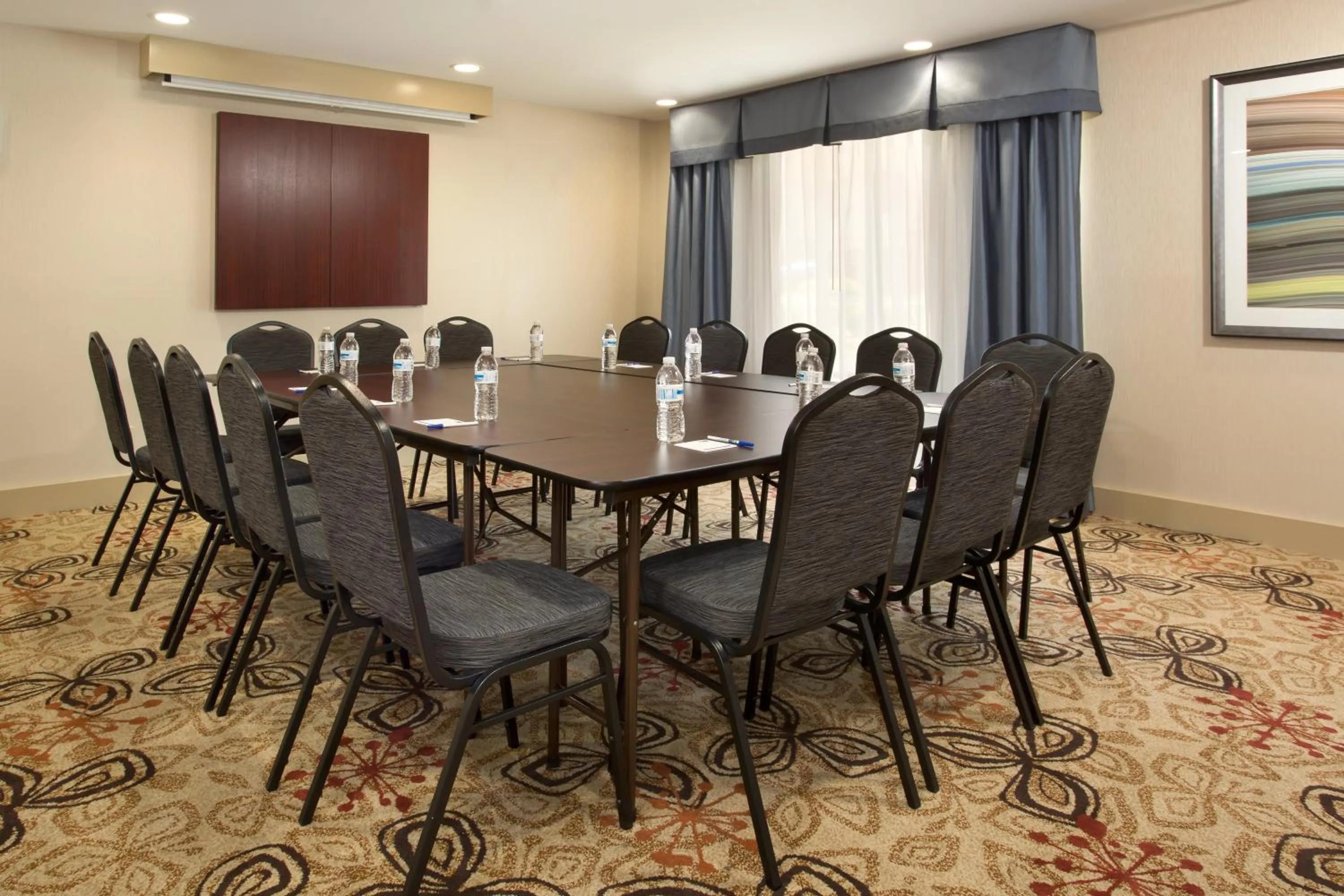 Meeting/conference room in Holiday Inn Express Berea by IHG