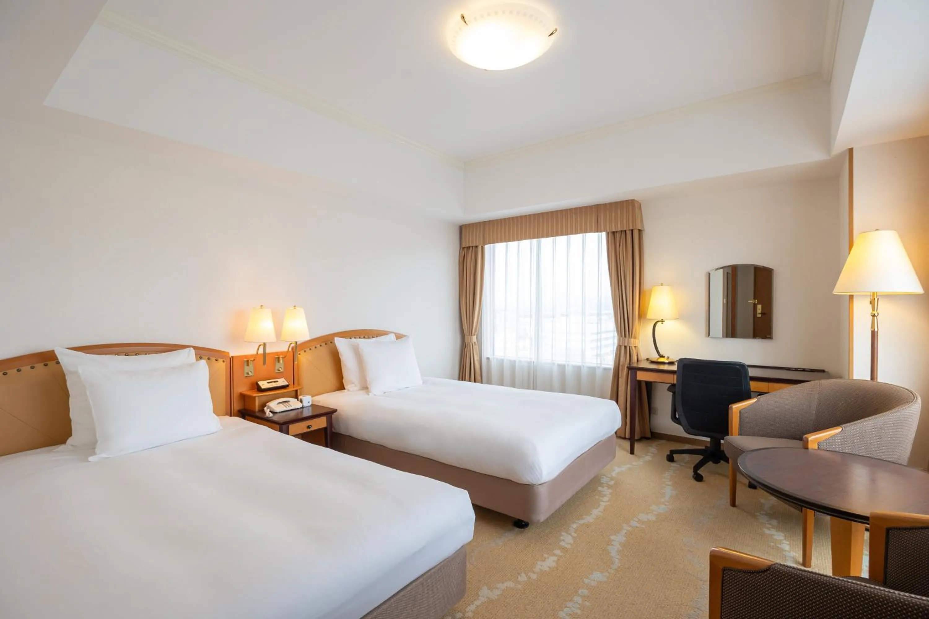 Photo of the whole room, Bed in ANA Crowne Plaza Toyama by IHG