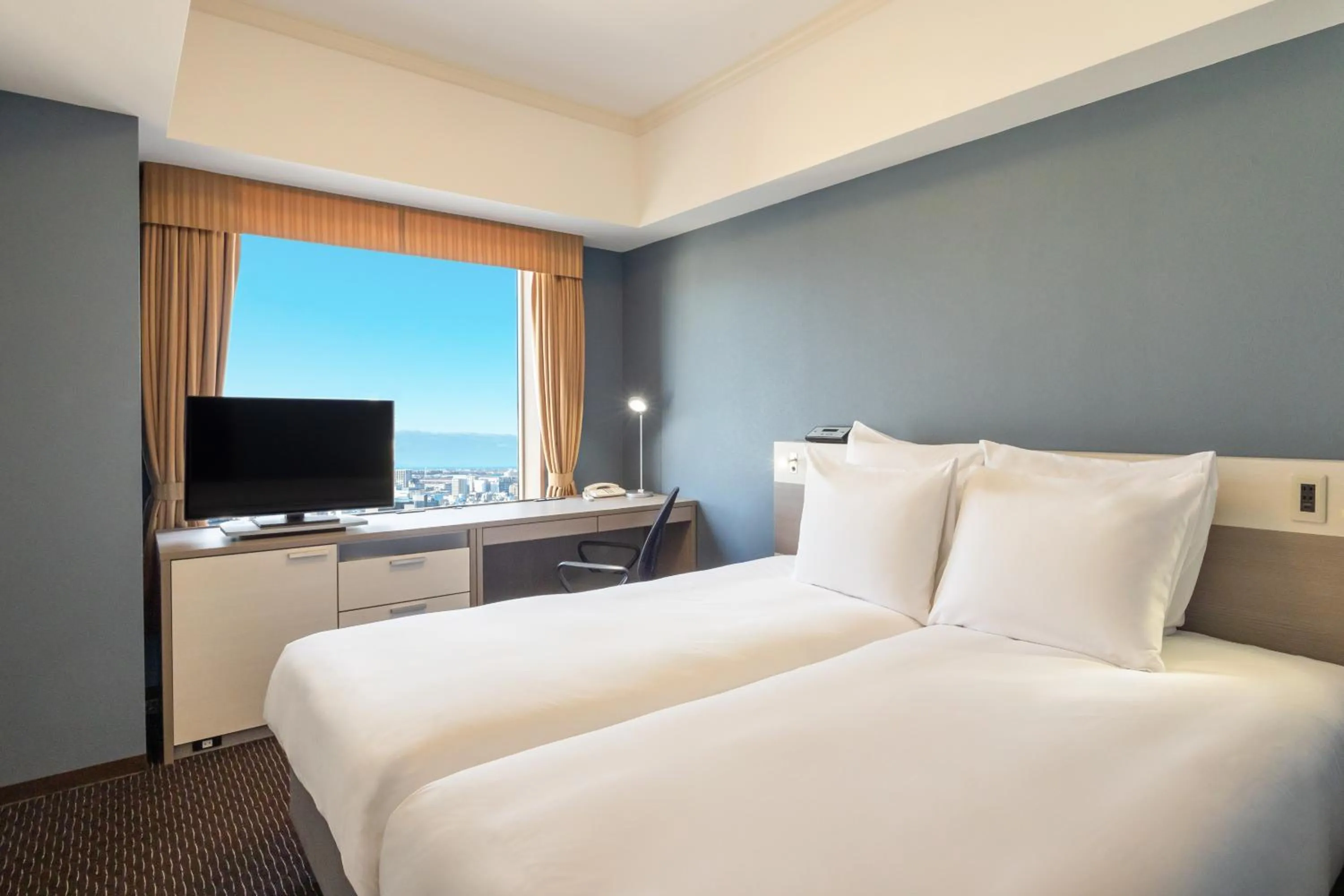 Photo of the whole room, Bed in ANA Crowne Plaza Toyama by IHG