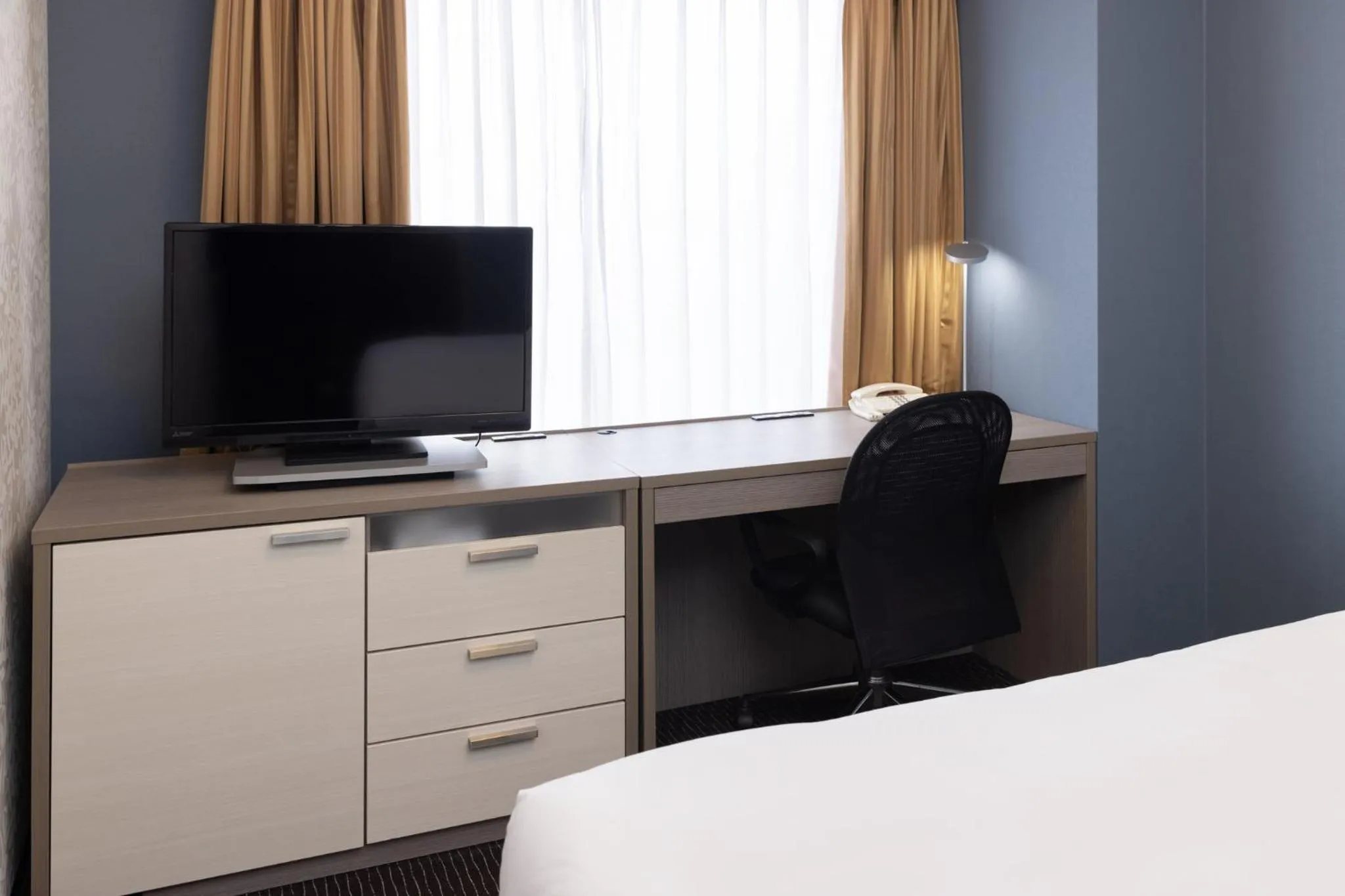 Photo of the whole room, Bed in ANA Crowne Plaza Toyama by IHG