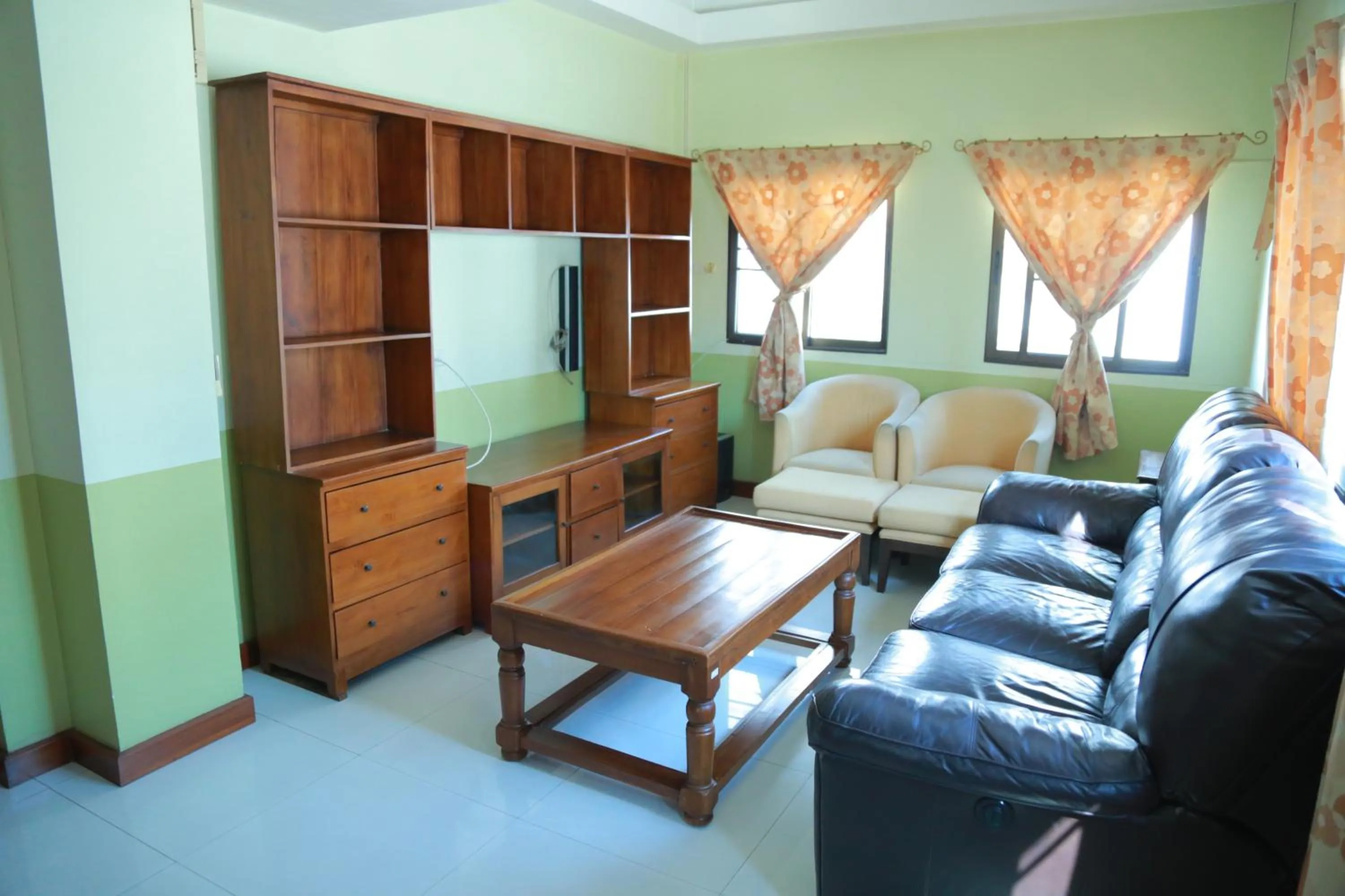 Communal lounge/ TV room in UPAR Hotels Silom