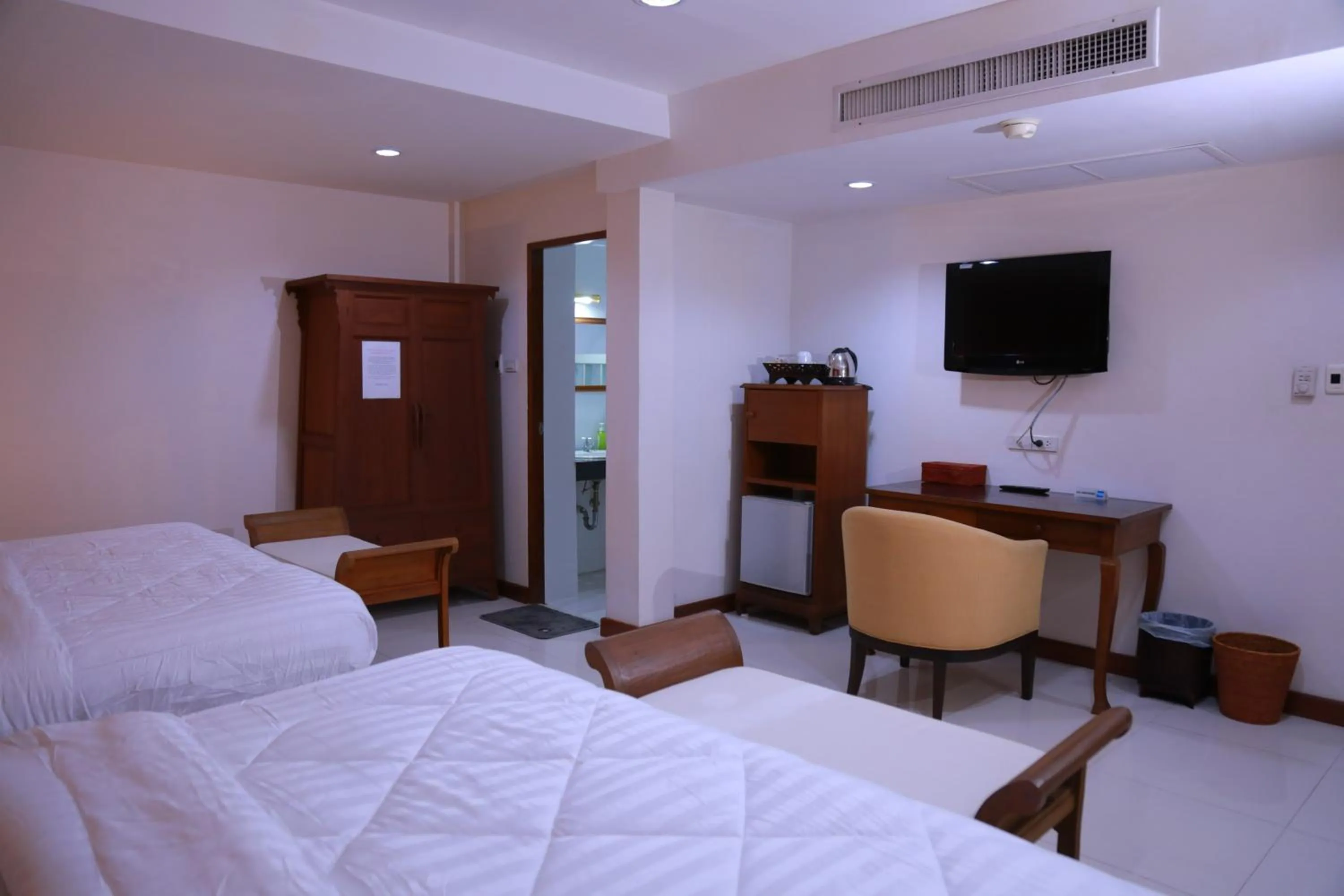 Communal lounge/ TV room, Bed in UPAR Hotels Silom