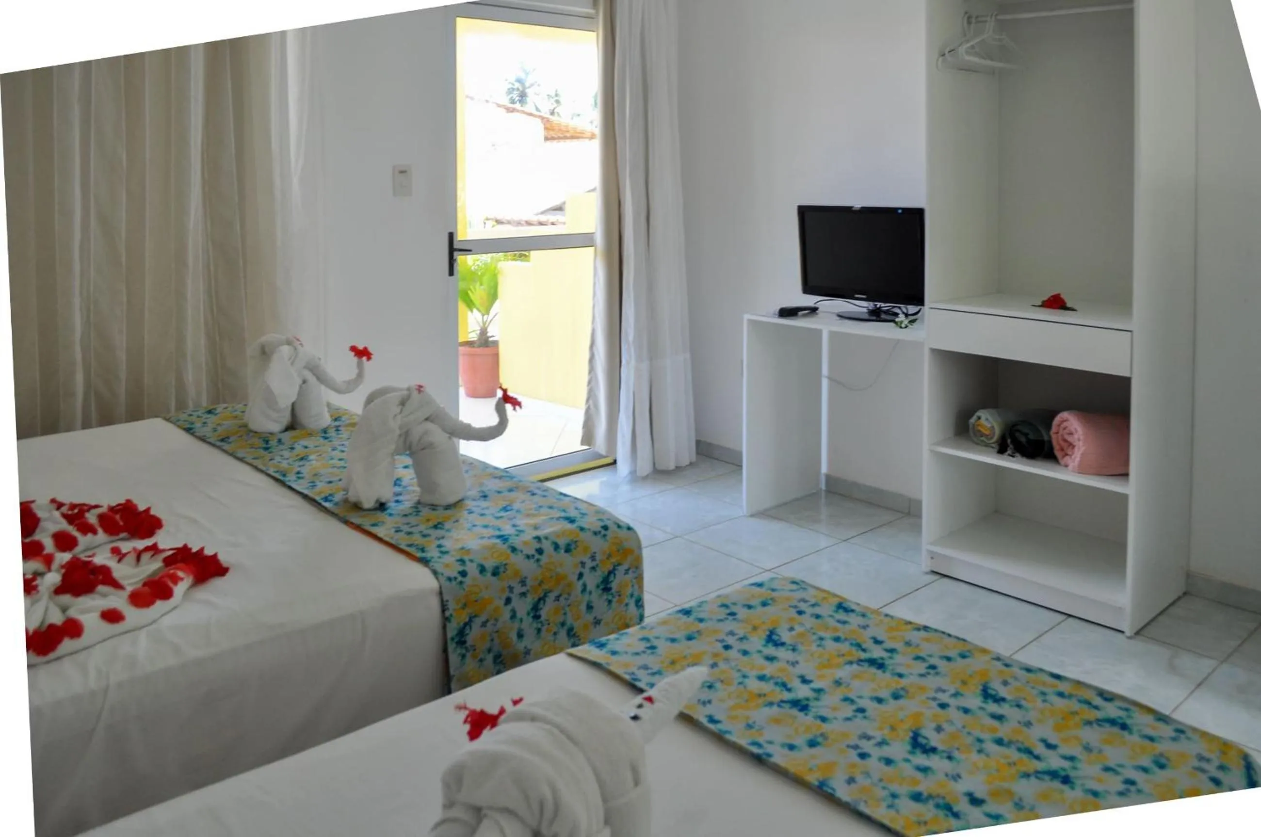 Photo of the whole room, Bed in Pousada Joia Rara