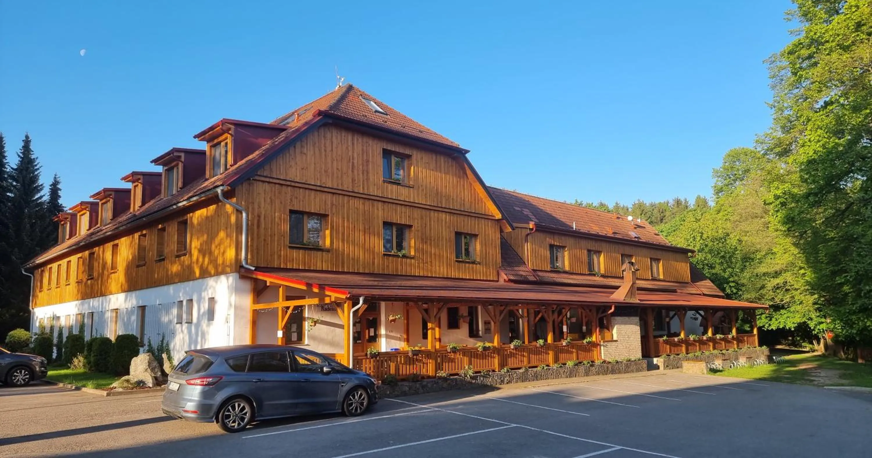 Balónový hotel a pivovar Radešín