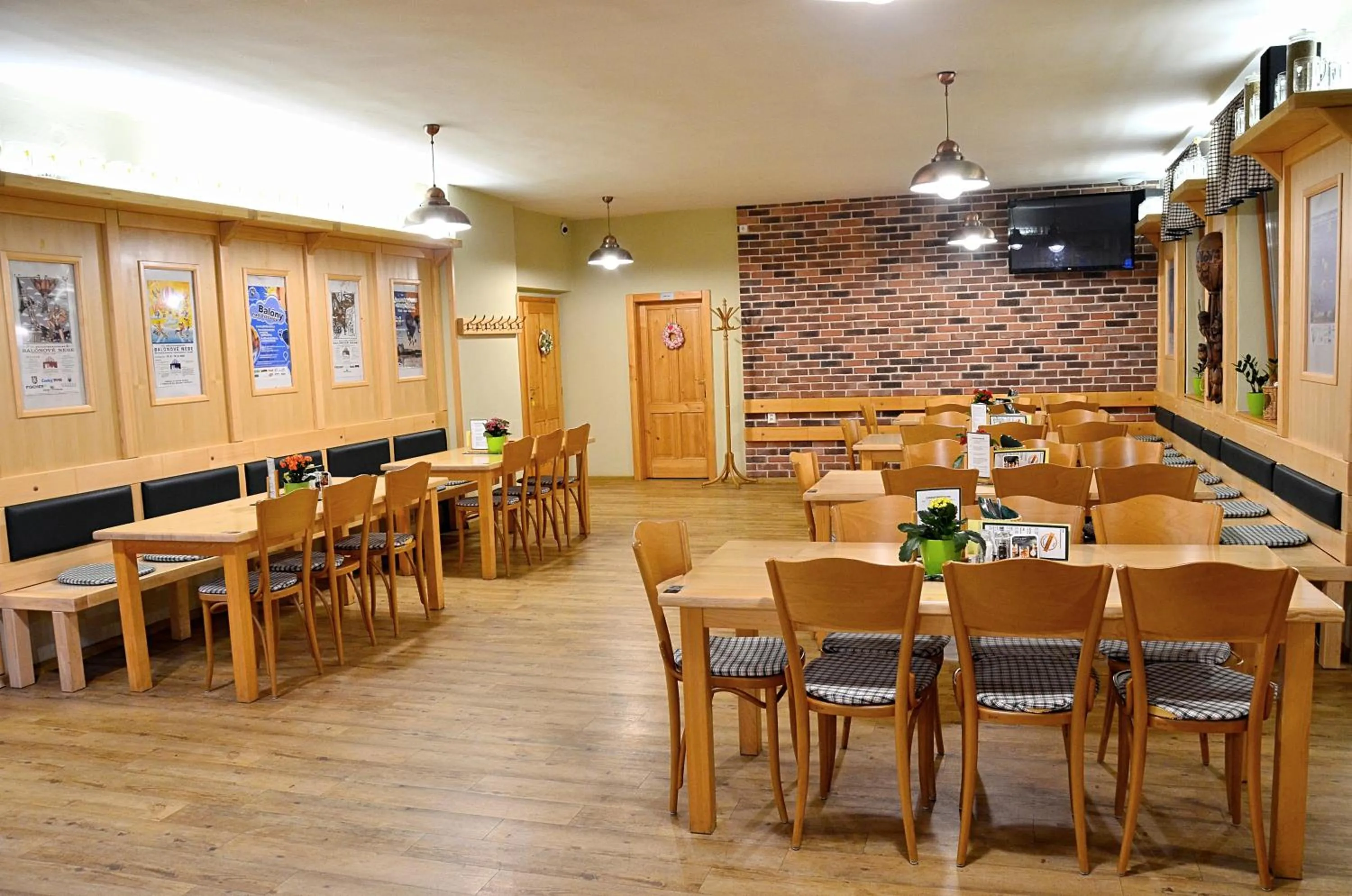 Restaurant/places to eat in Balónový hotel a pivovar Radešín