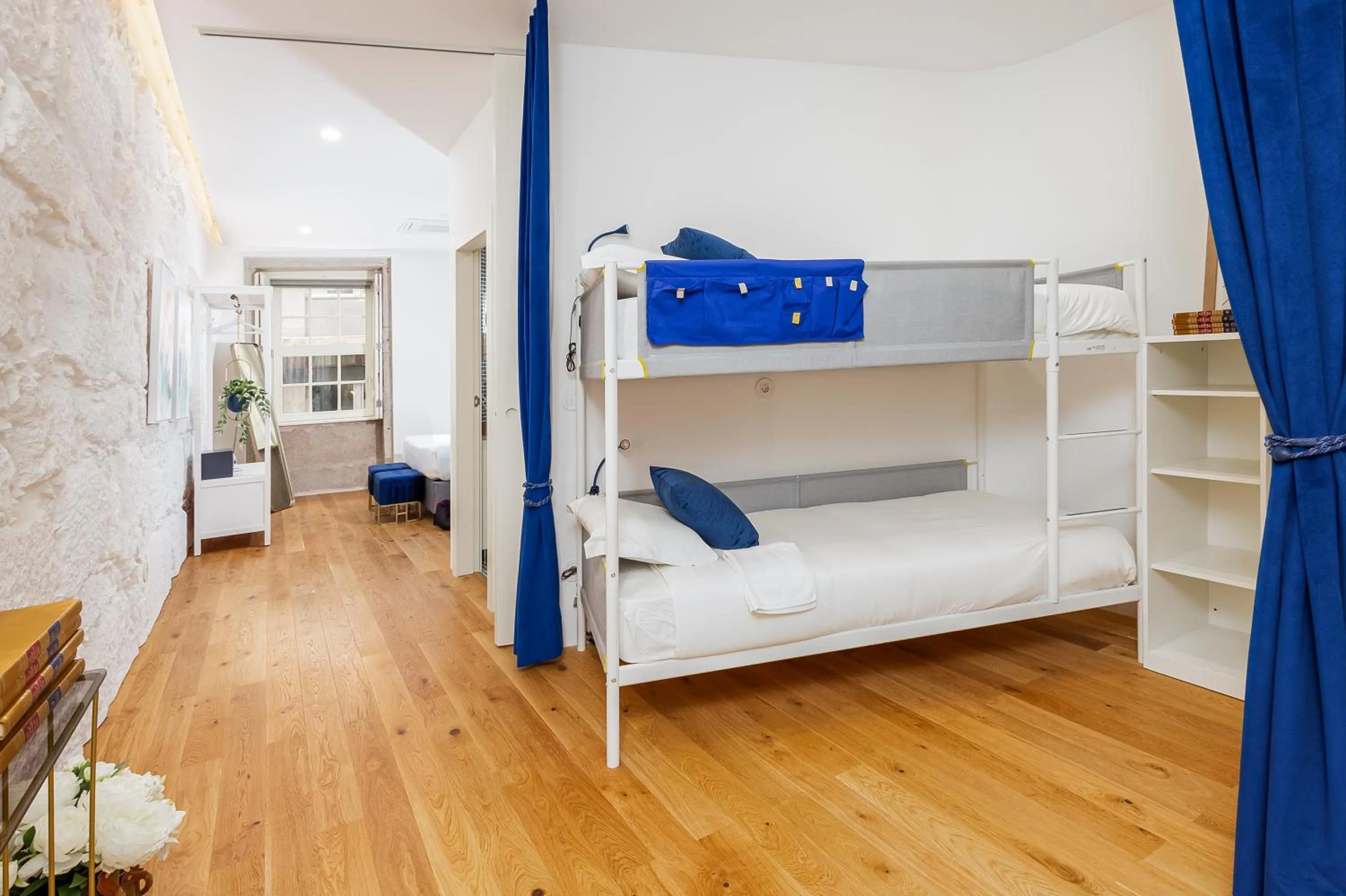 bunk bed, Bed in In Porto Gallery Guesthouse