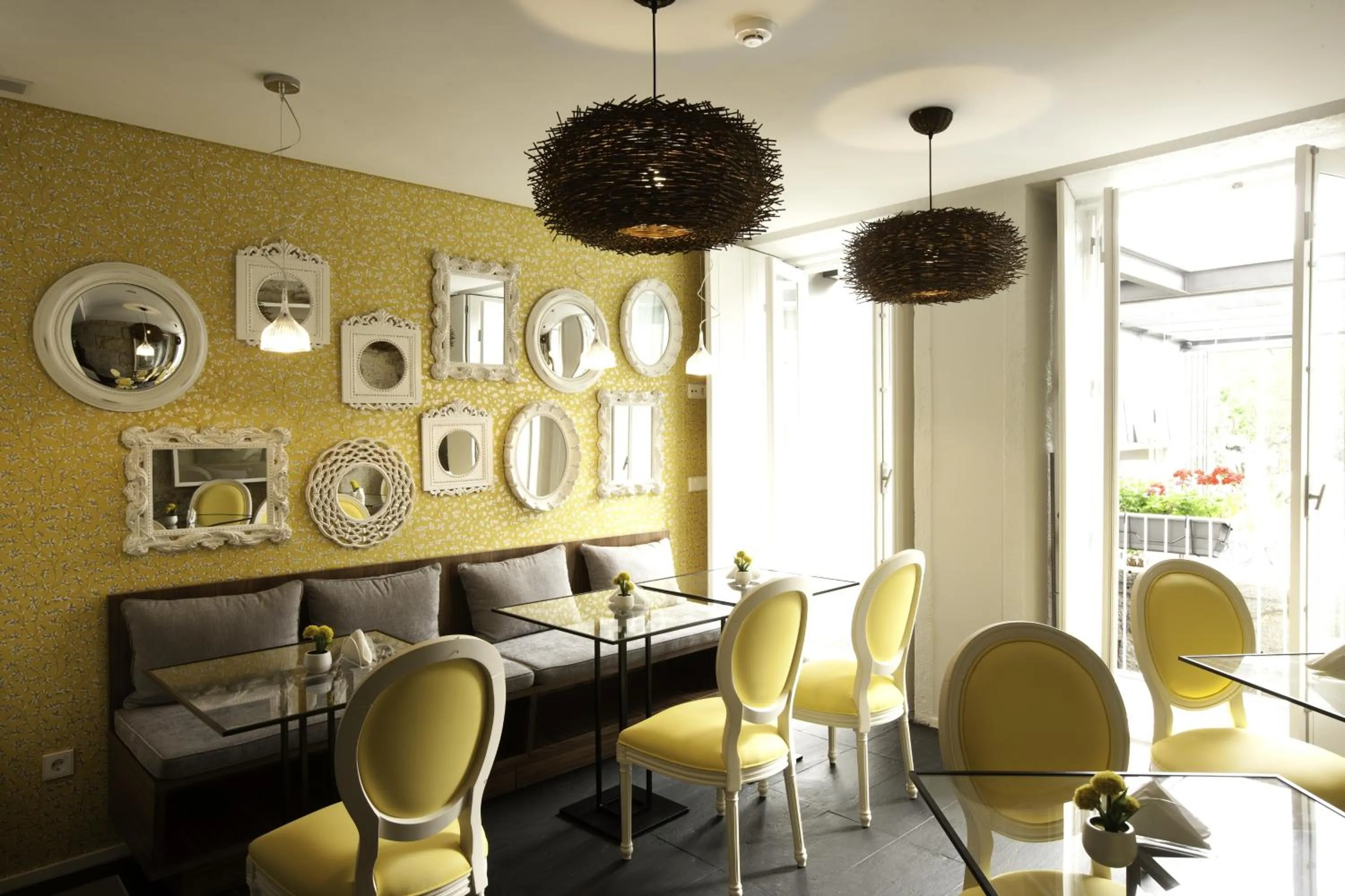 Restaurant/places to eat in In Porto Gallery Guesthouse