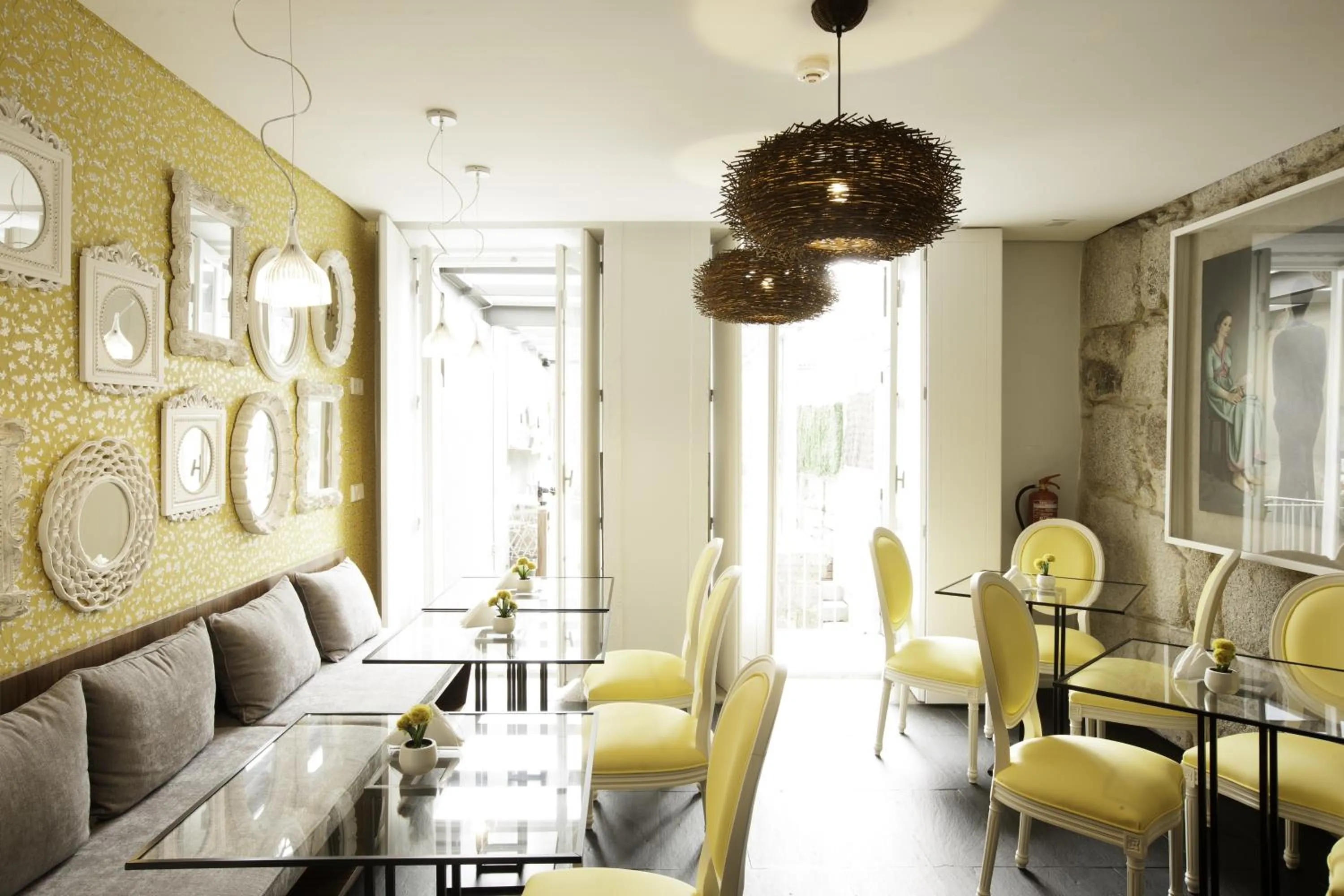 Restaurant/places to eat in In Porto Gallery Guesthouse