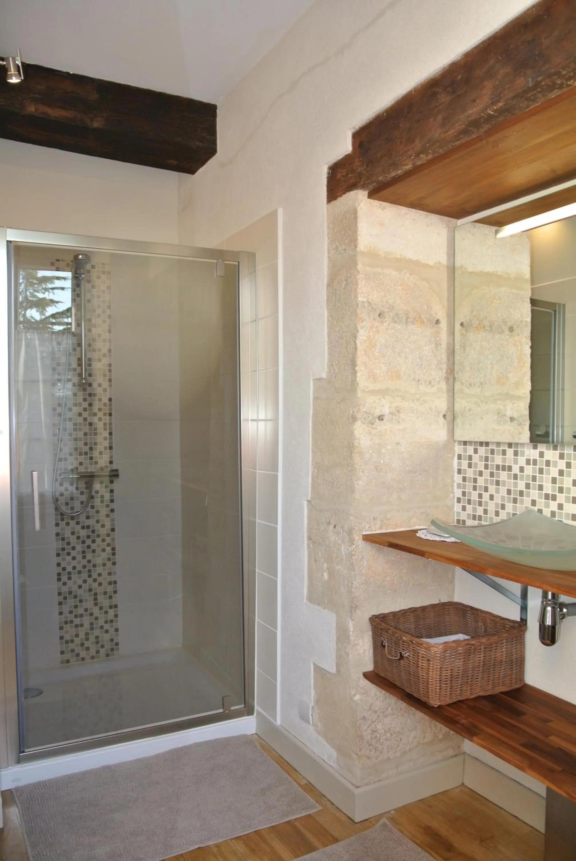 Bathroom in Chambre d'hôtes Au jardin de la Bachellerie