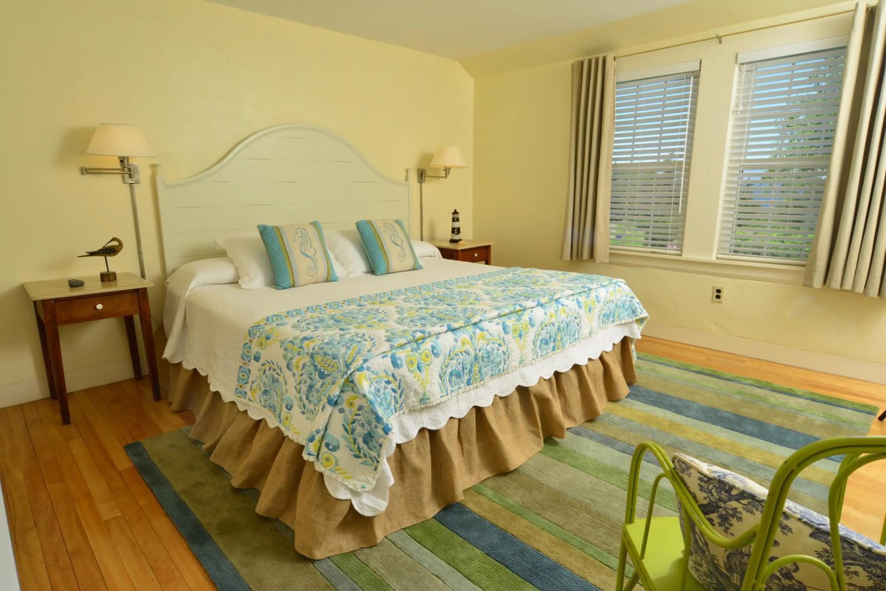 Bed in Newagen Seaside Inn