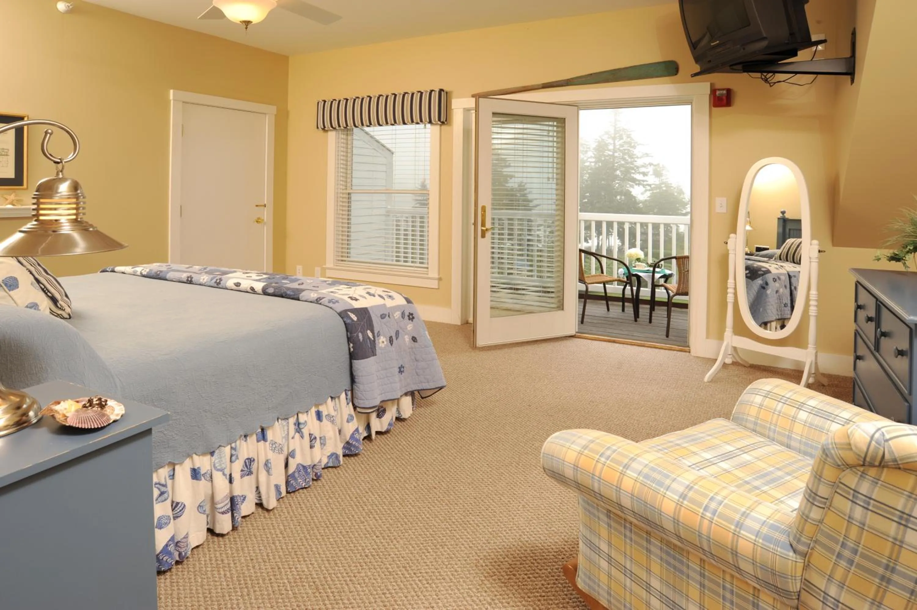 Bed in Newagen Seaside Inn