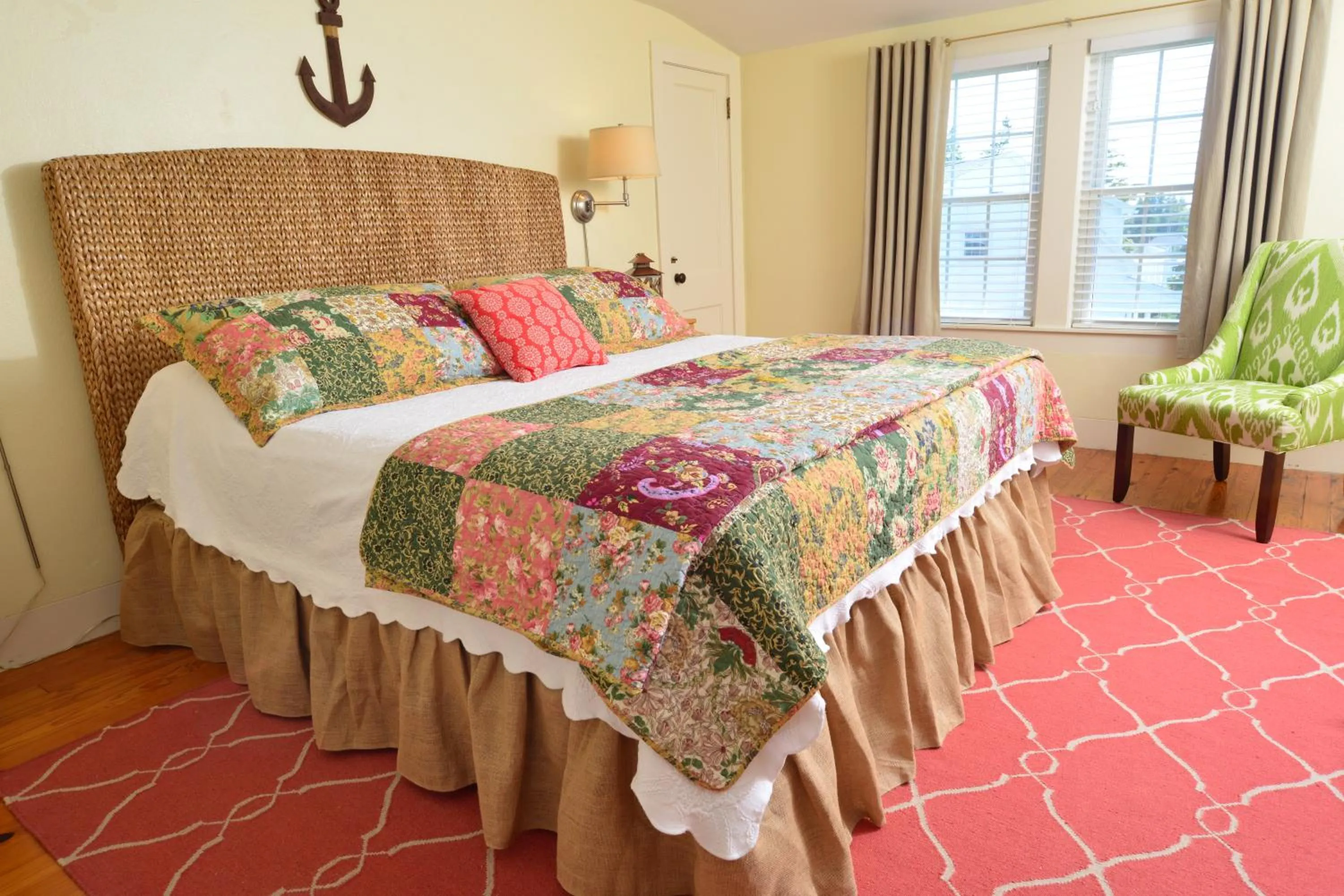 Bed in Newagen Seaside Inn