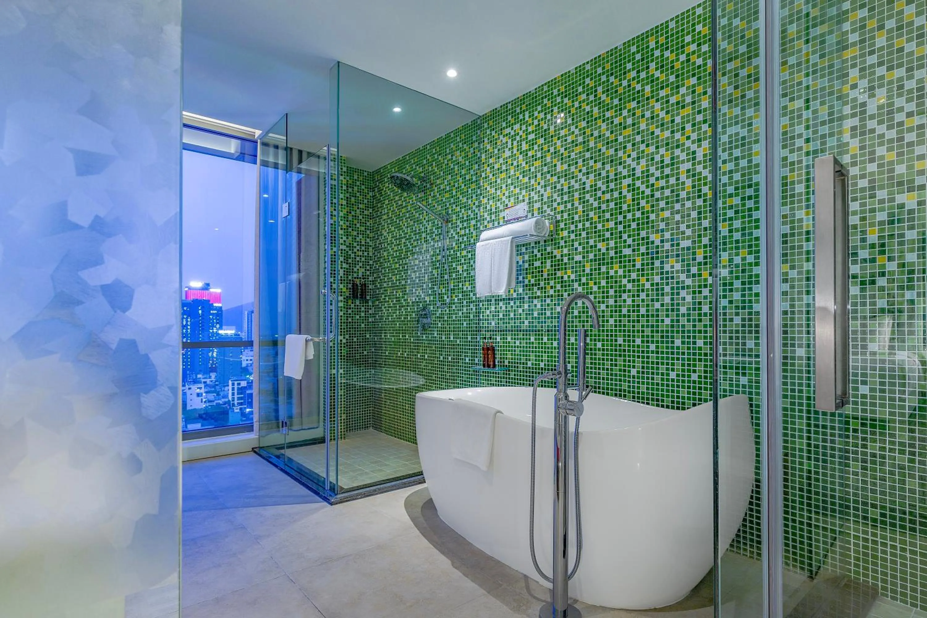 Shower in Vanda Hotel