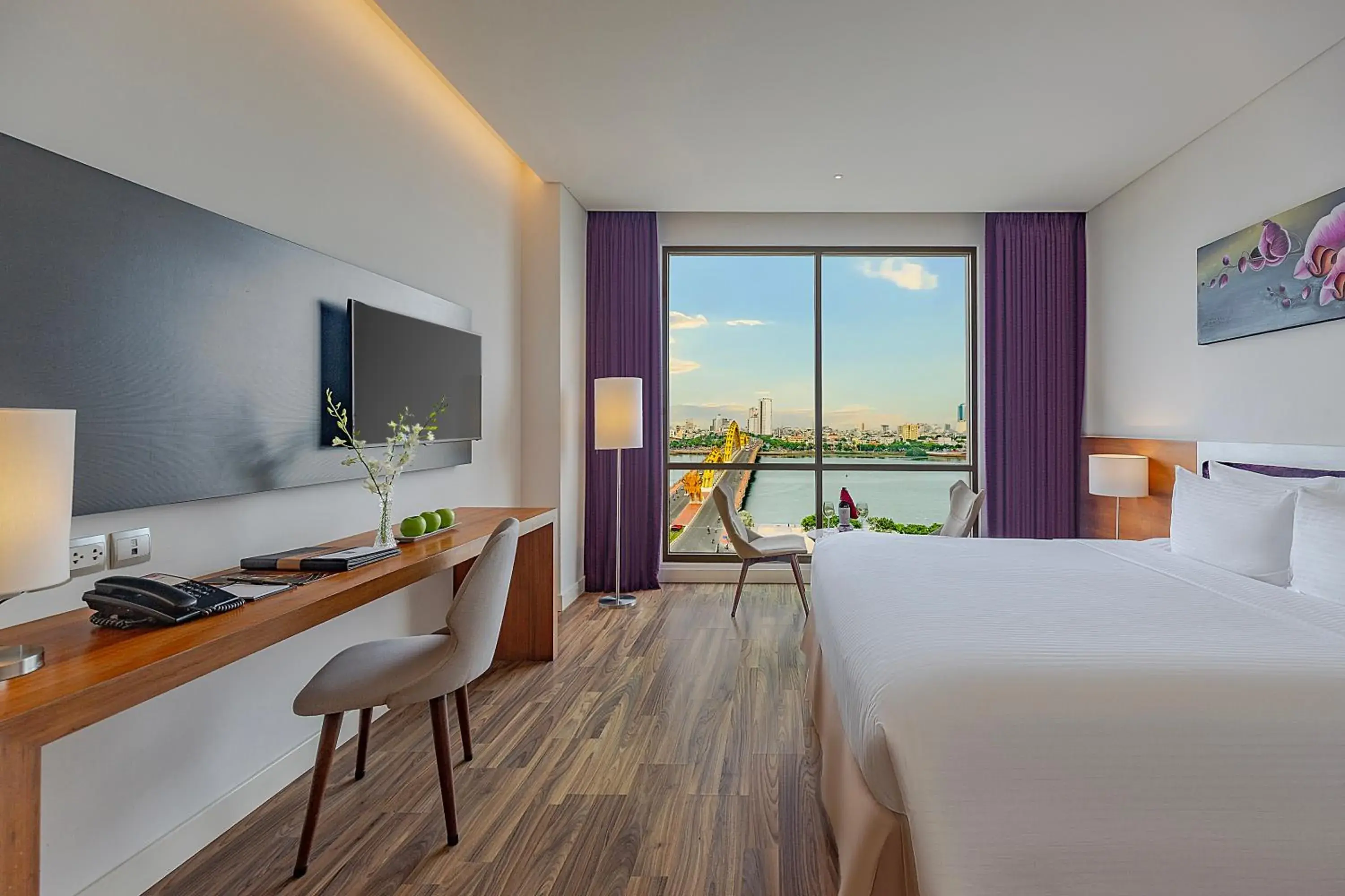 Deluxe Double Room with River View in Vanda Hotel Deluxe Double Room with River View in Vanda Hotel