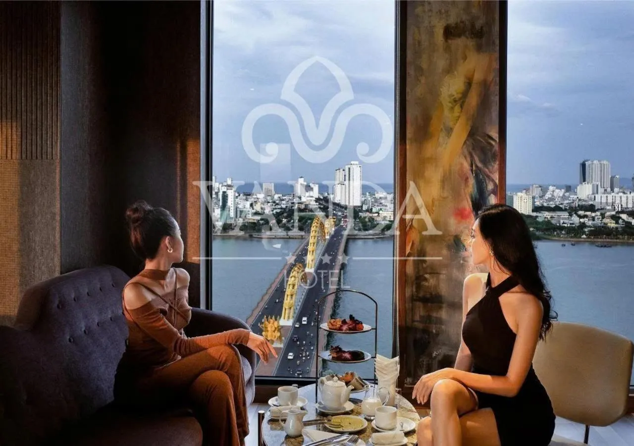 Restaurant/places to eat in Vanda Hotel