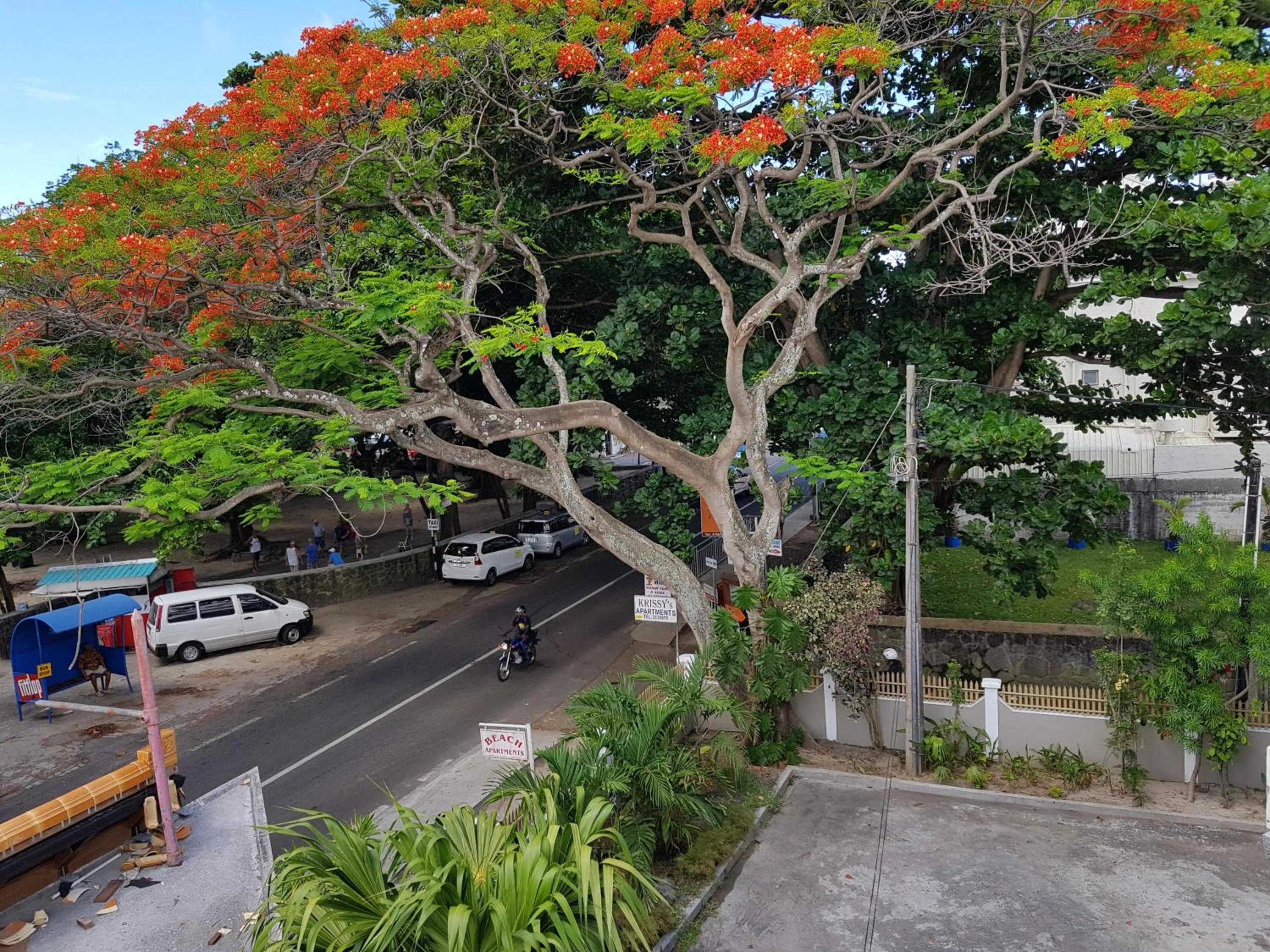 Facade/entrance in Pereybere Beach Apartments