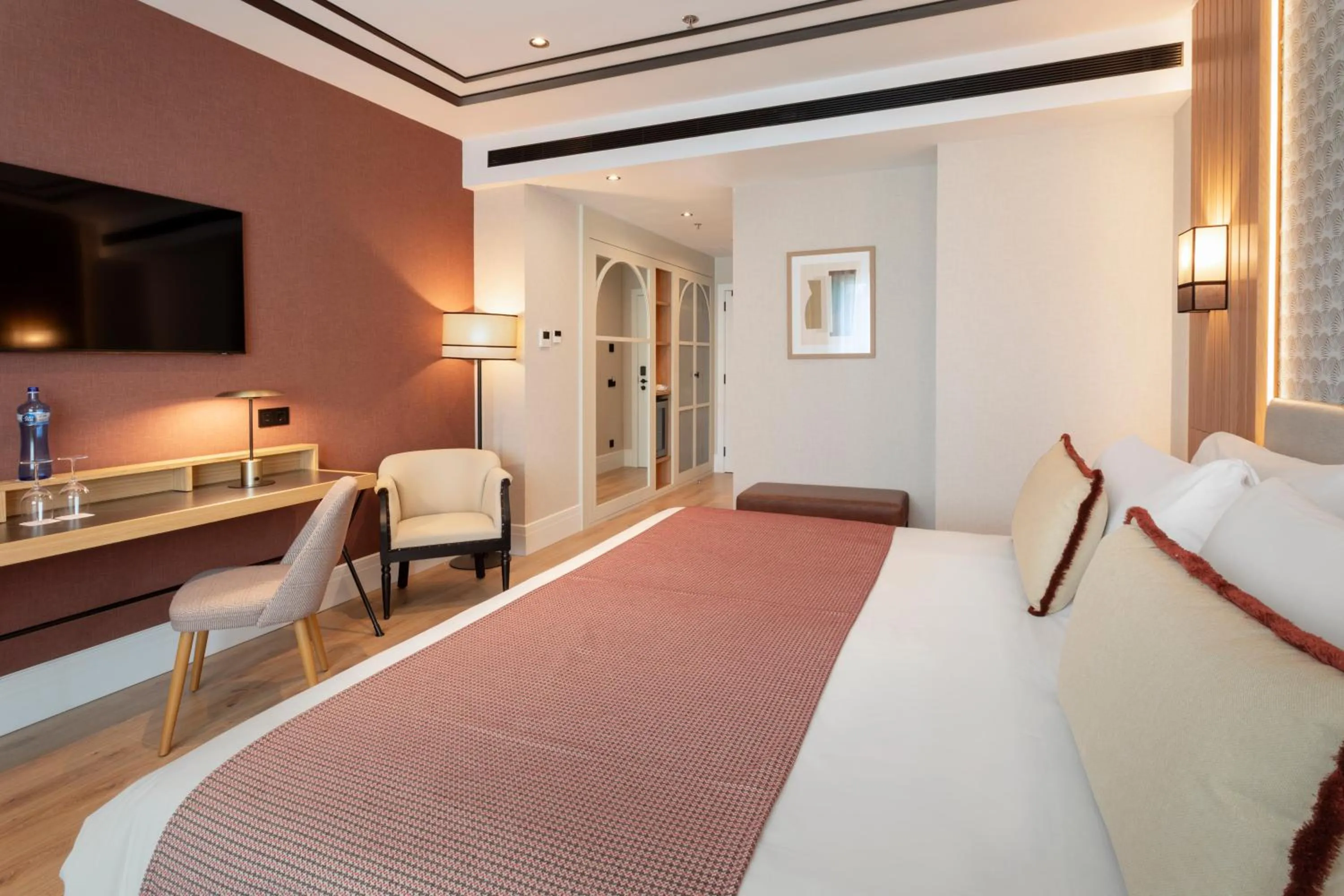 Bed in Catalonia Plaza España Hotel & Spa