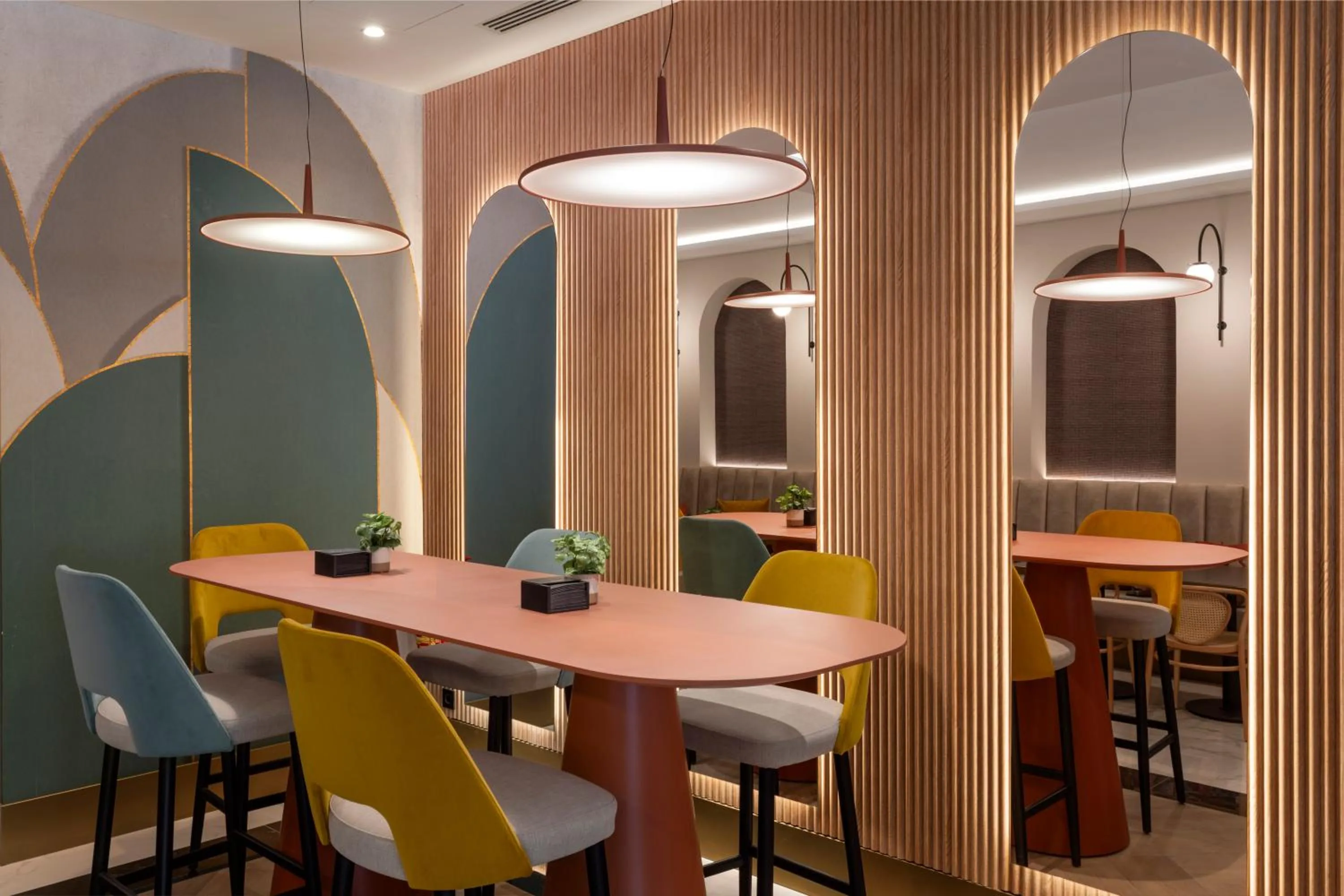 Lounge or bar in Catalonia Plaza España Hotel & Spa