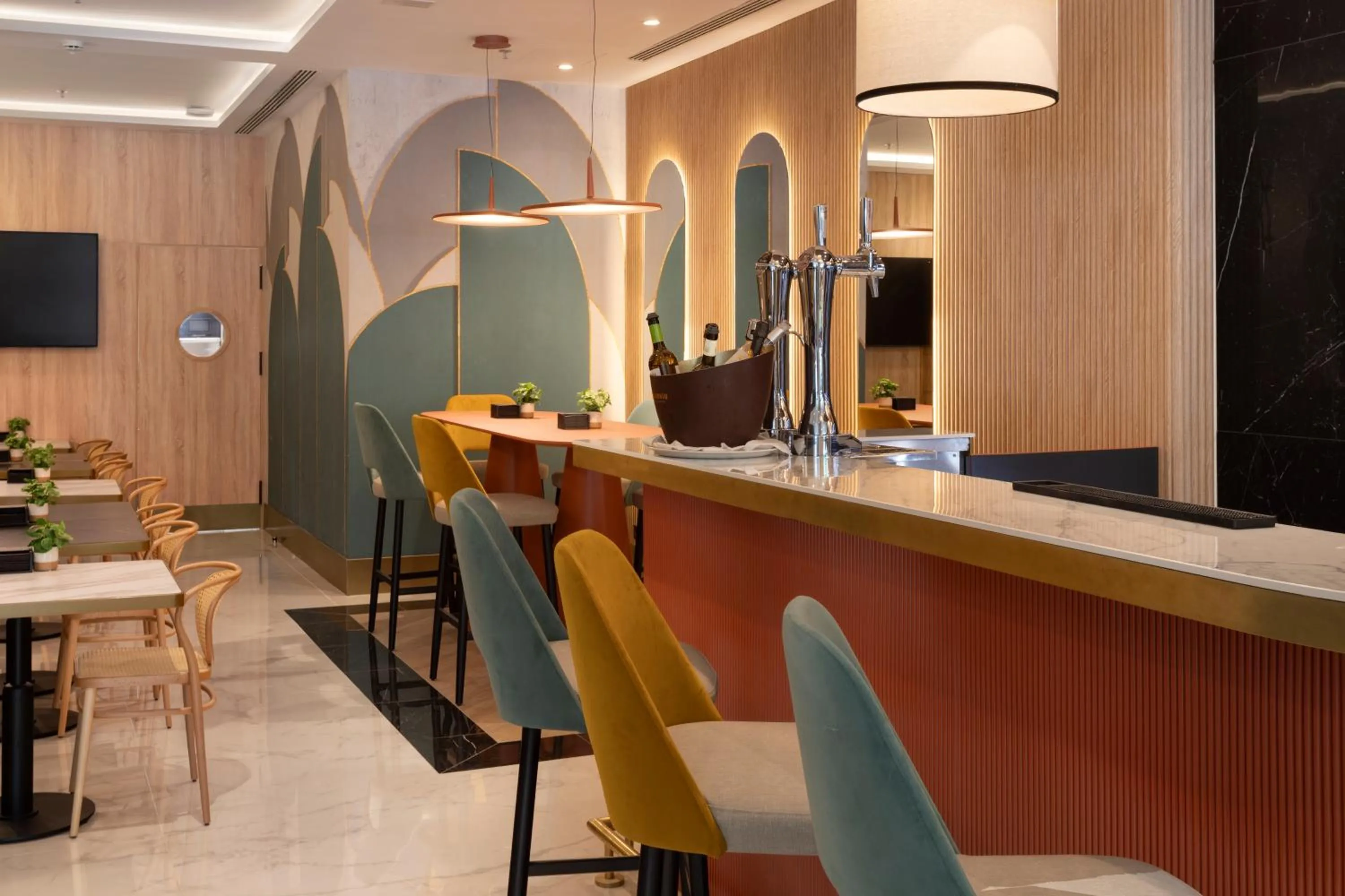 Lounge or bar in Catalonia Plaza España Hotel & Spa