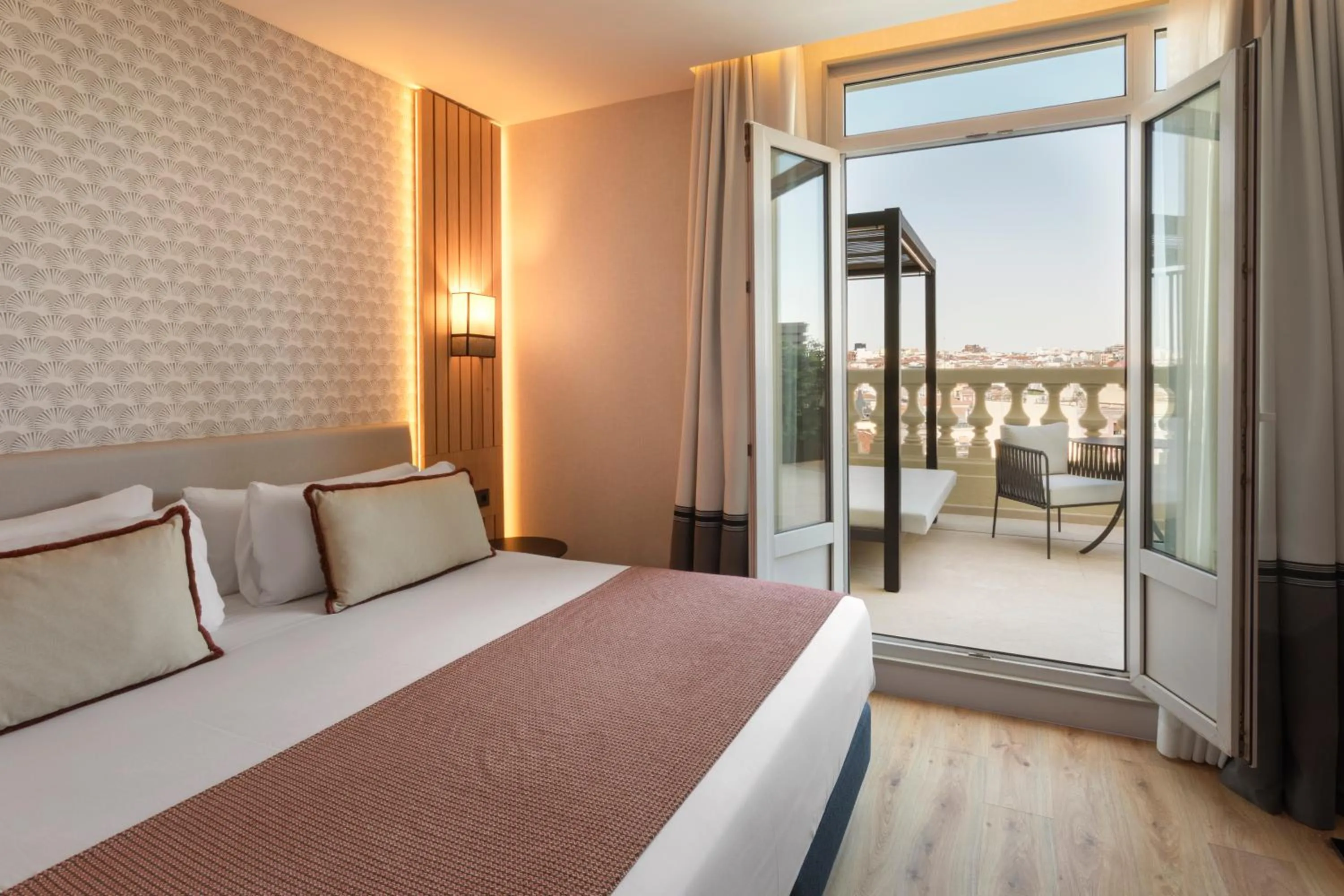 Bed in Catalonia Plaza España Hotel & Spa