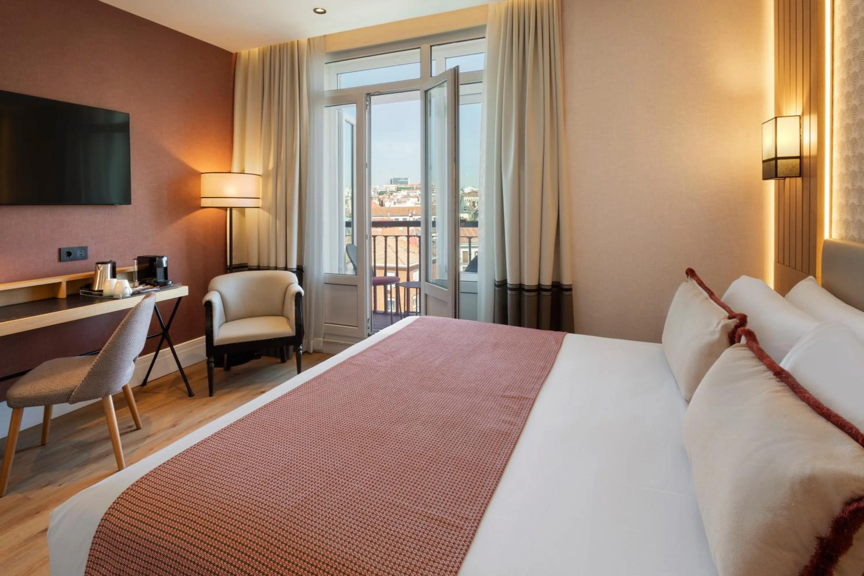 Bed in Catalonia Plaza España Hotel & Spa