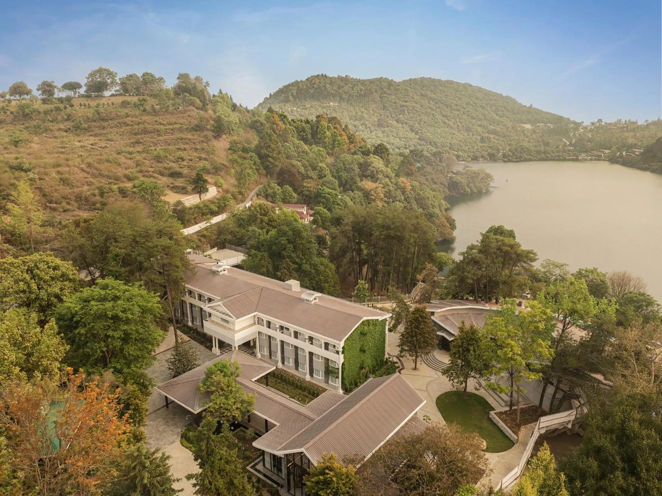 Property building in Naukuchia House, Naukuchiatal - IHCL SeleQtions