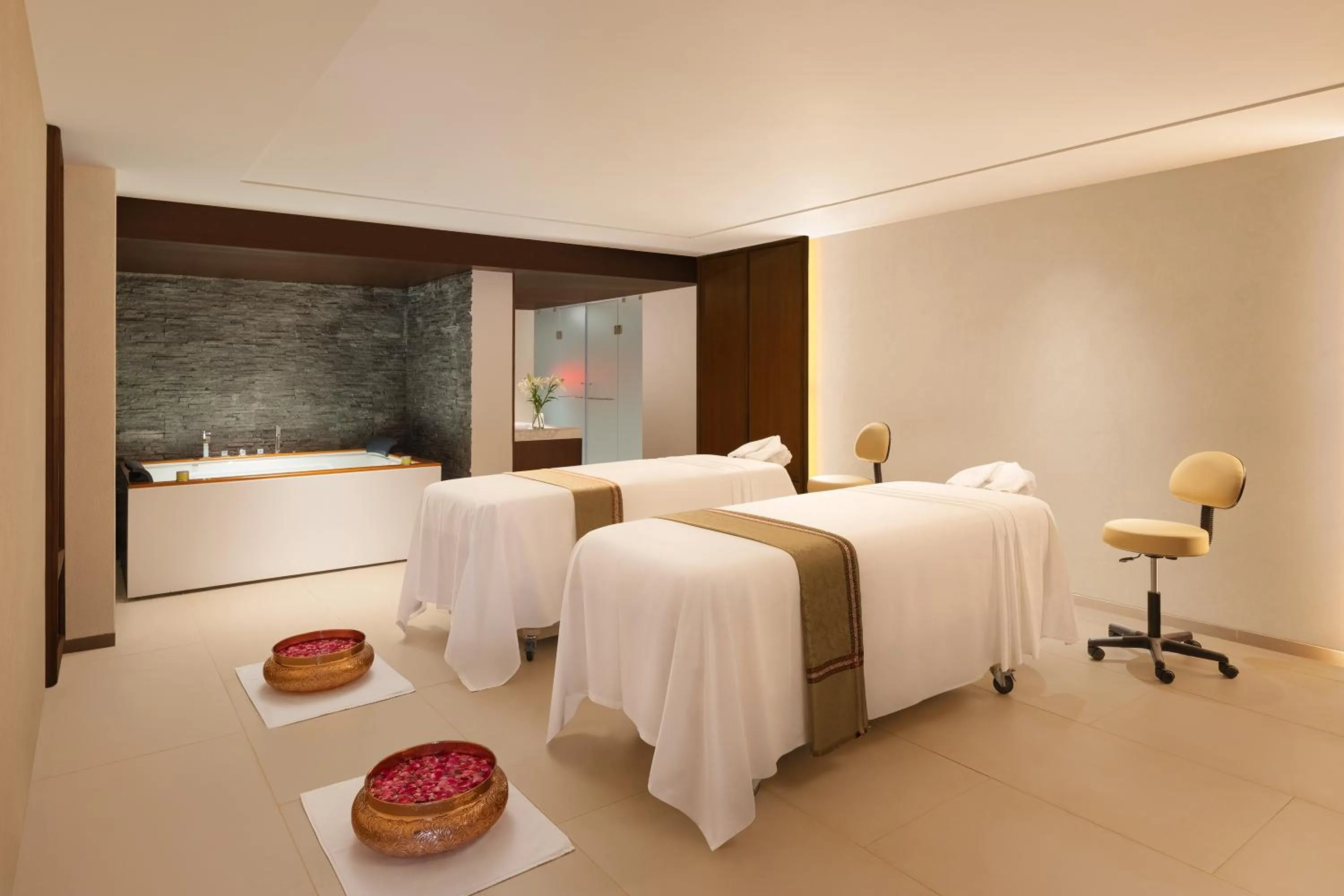 Spa and wellness centre/facilities, Bed in Naukuchia House, Naukuchiatal - IHCL SeleQtions