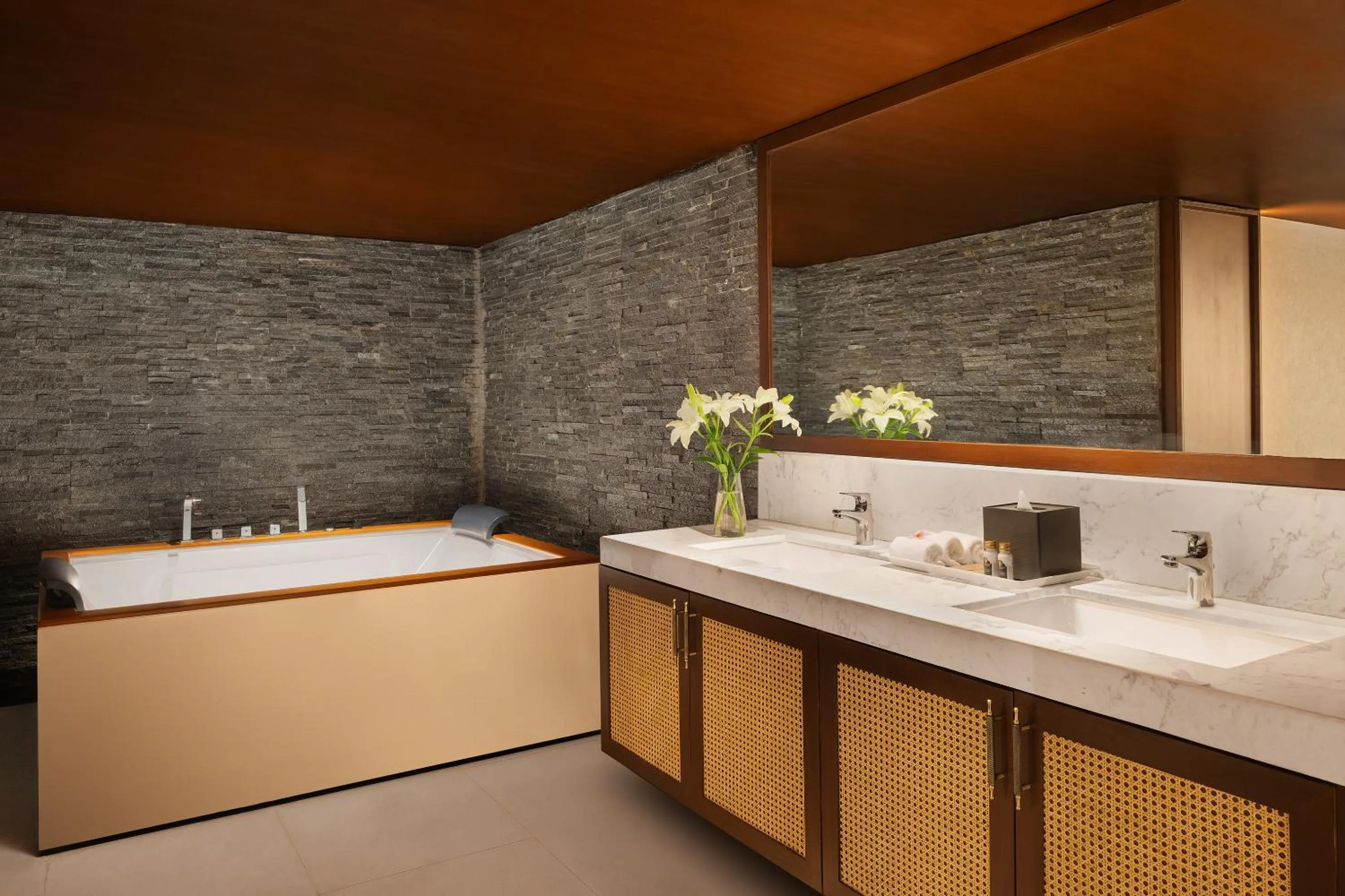 Spa and wellness centre/facilities in Naukuchia House, Naukuchiatal - IHCL SeleQtions