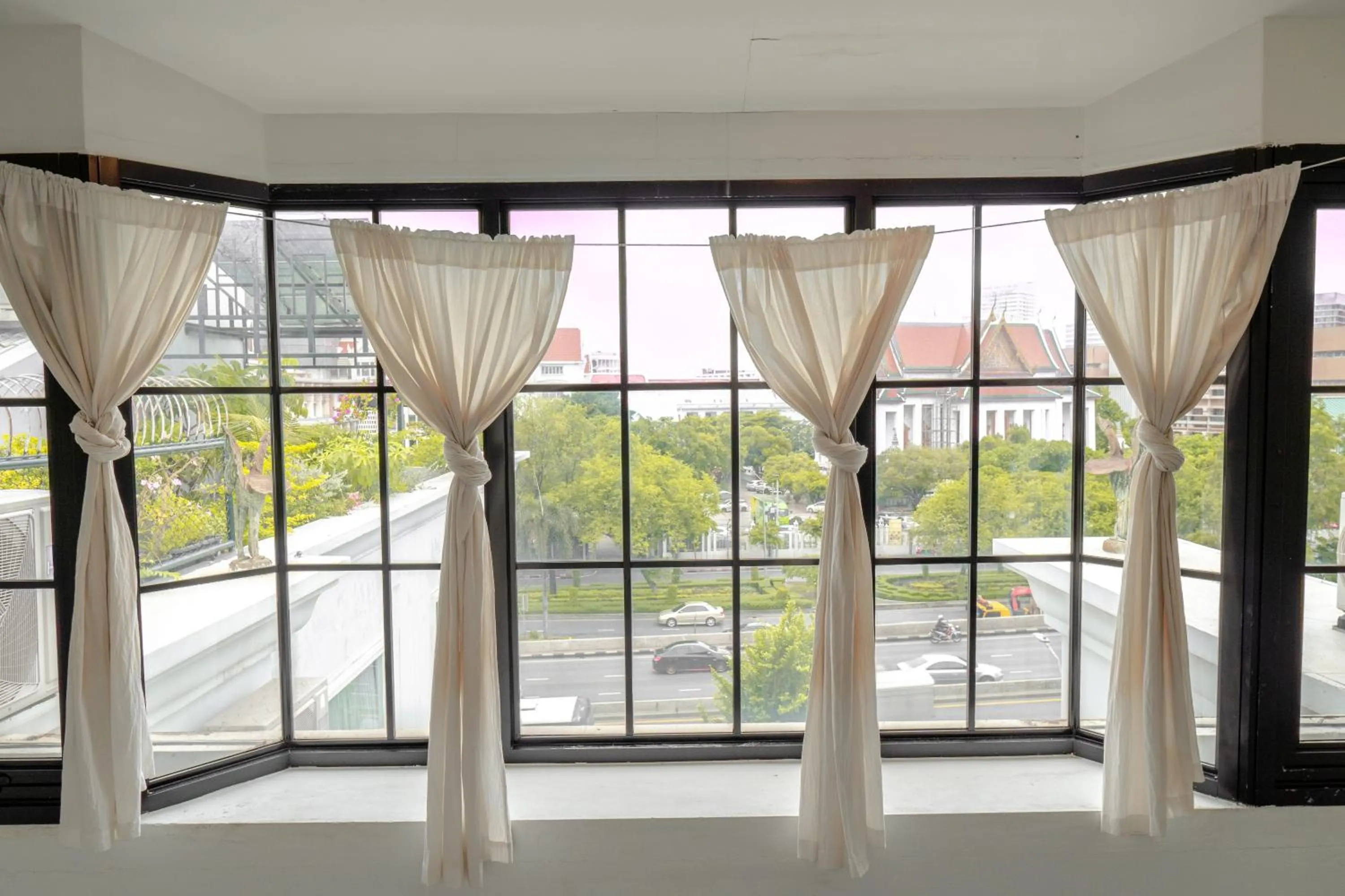 Bed in The Local Khaosan Bangkok Hotel