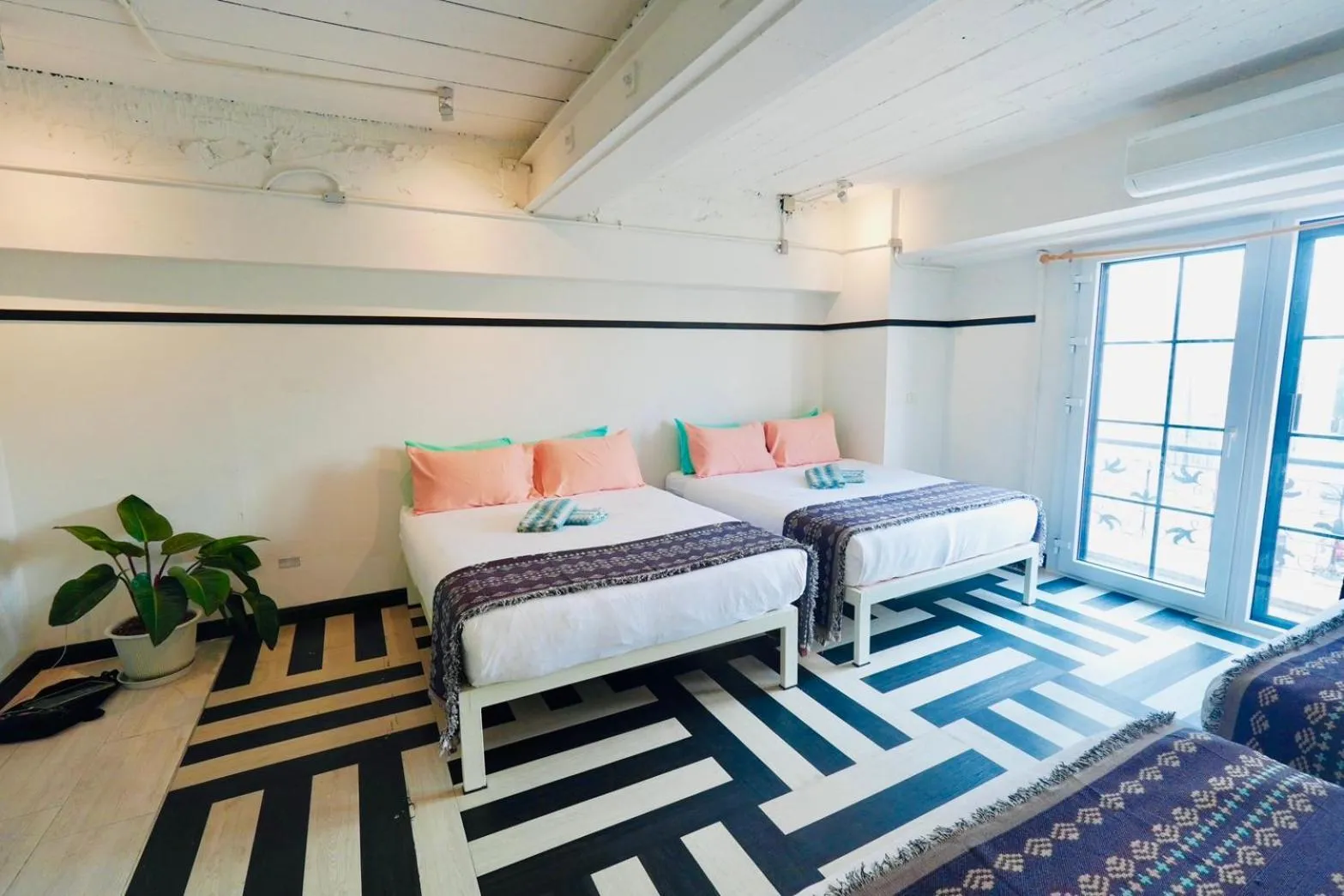 Bed in The Local Khaosan Bangkok Hotel