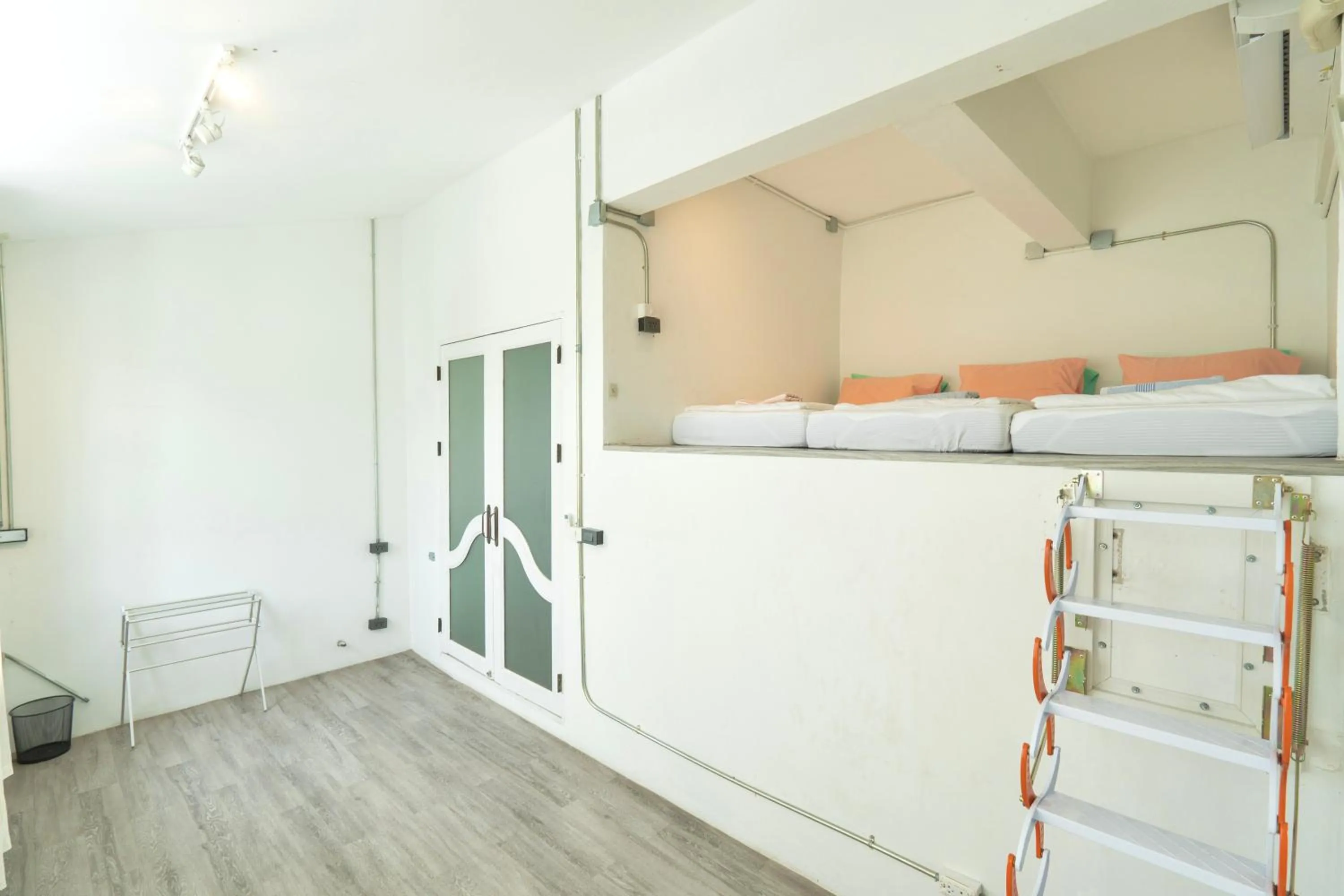 Bed in The Local Khaosan Bangkok Hotel