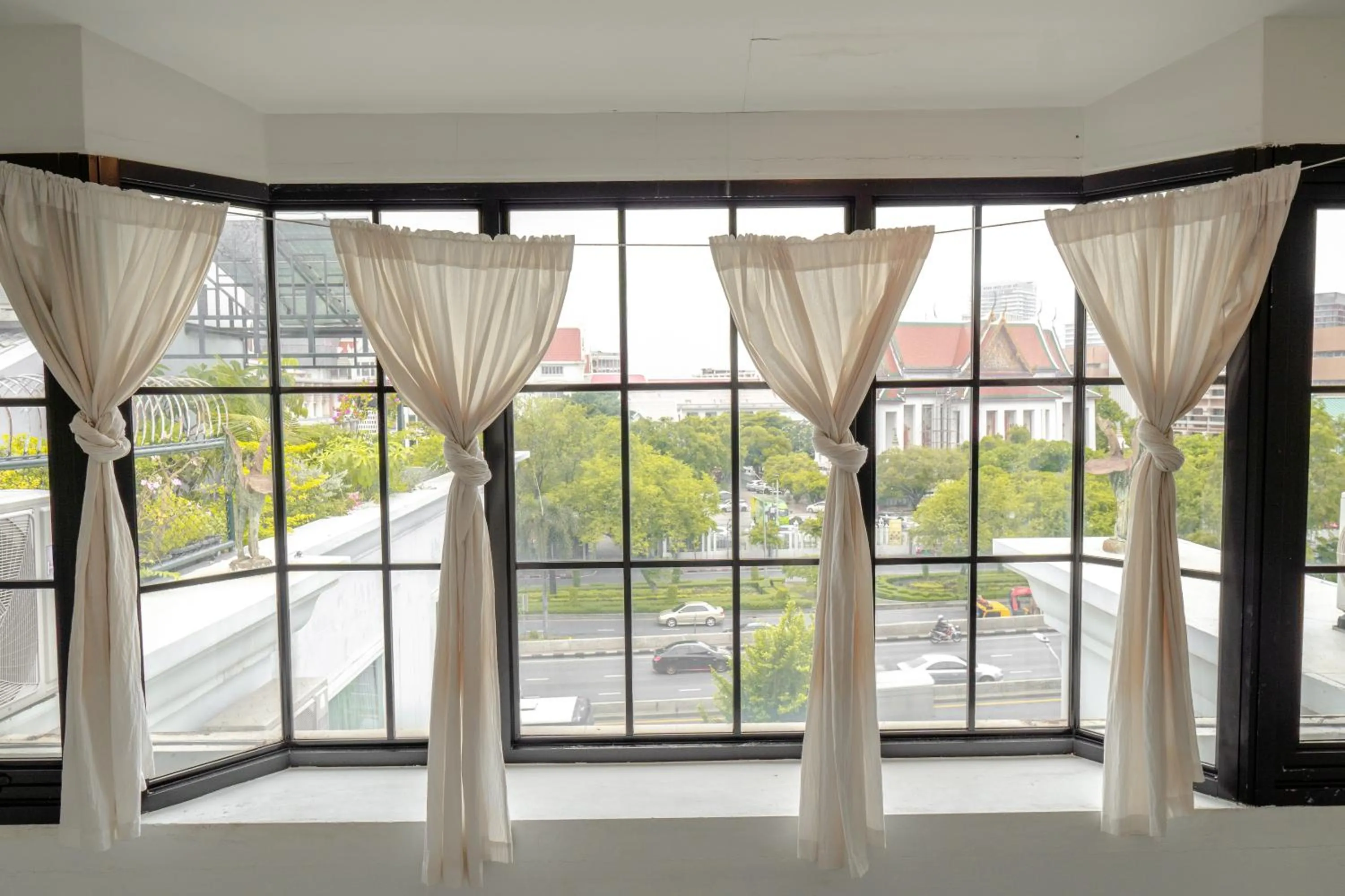 Bed in The Local Khaosan Bangkok Hotel