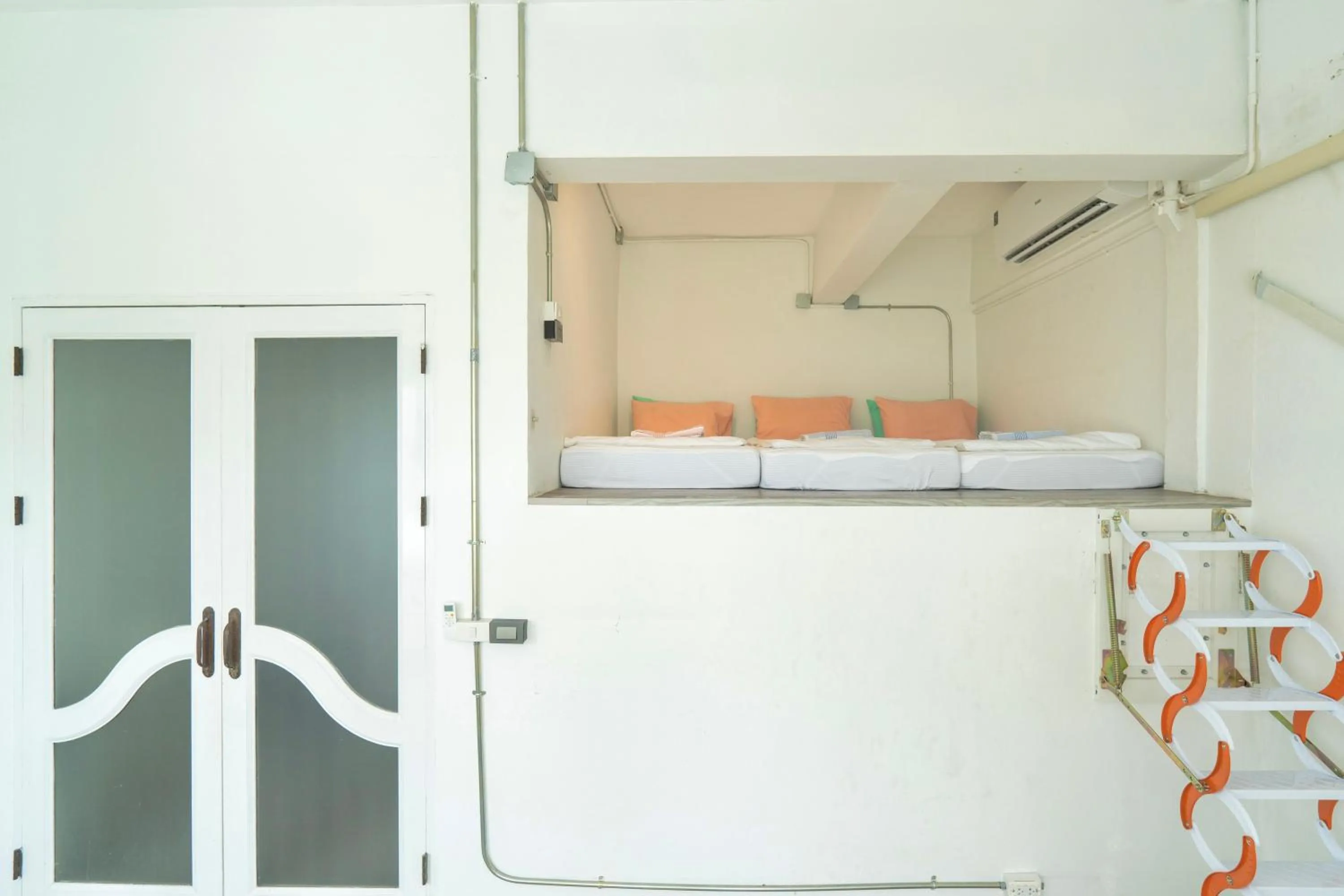 The Local Khaosan Bangkok Hotel