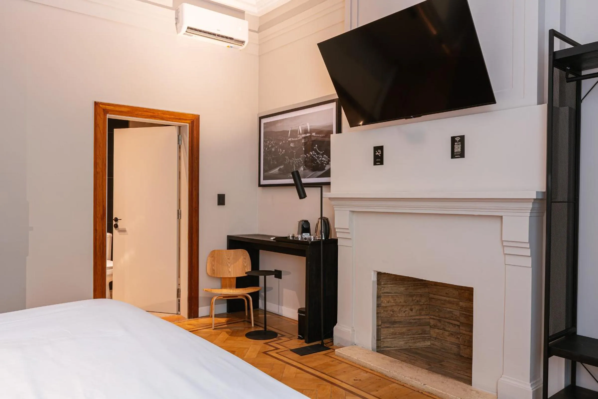 Other, Bed in Main By Babel