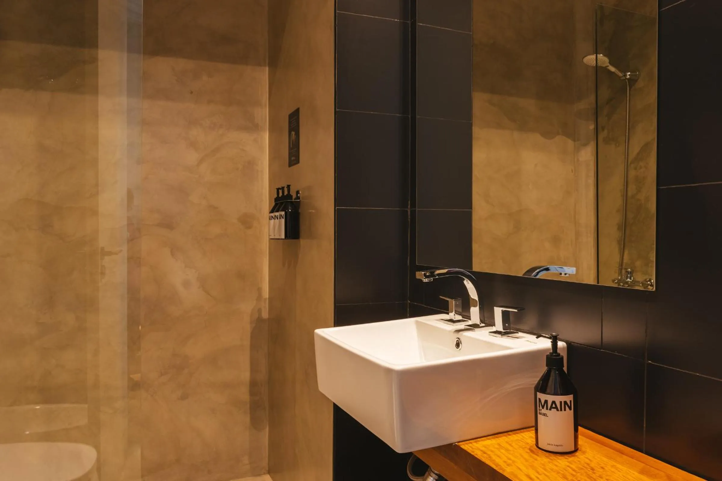 Shower in Main By Babel