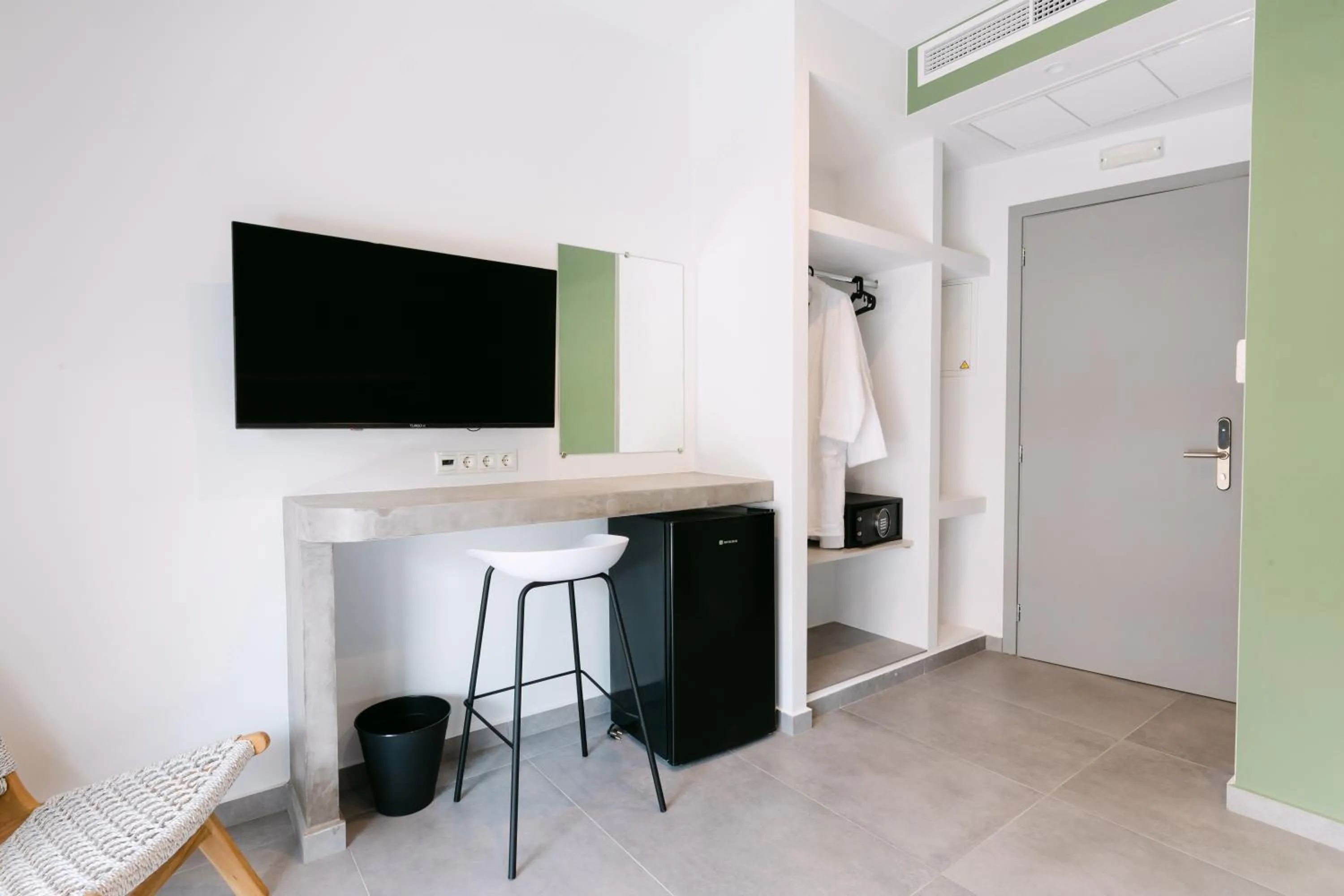 TV and multimedia in 11 Reasons Why Metaxourgeio