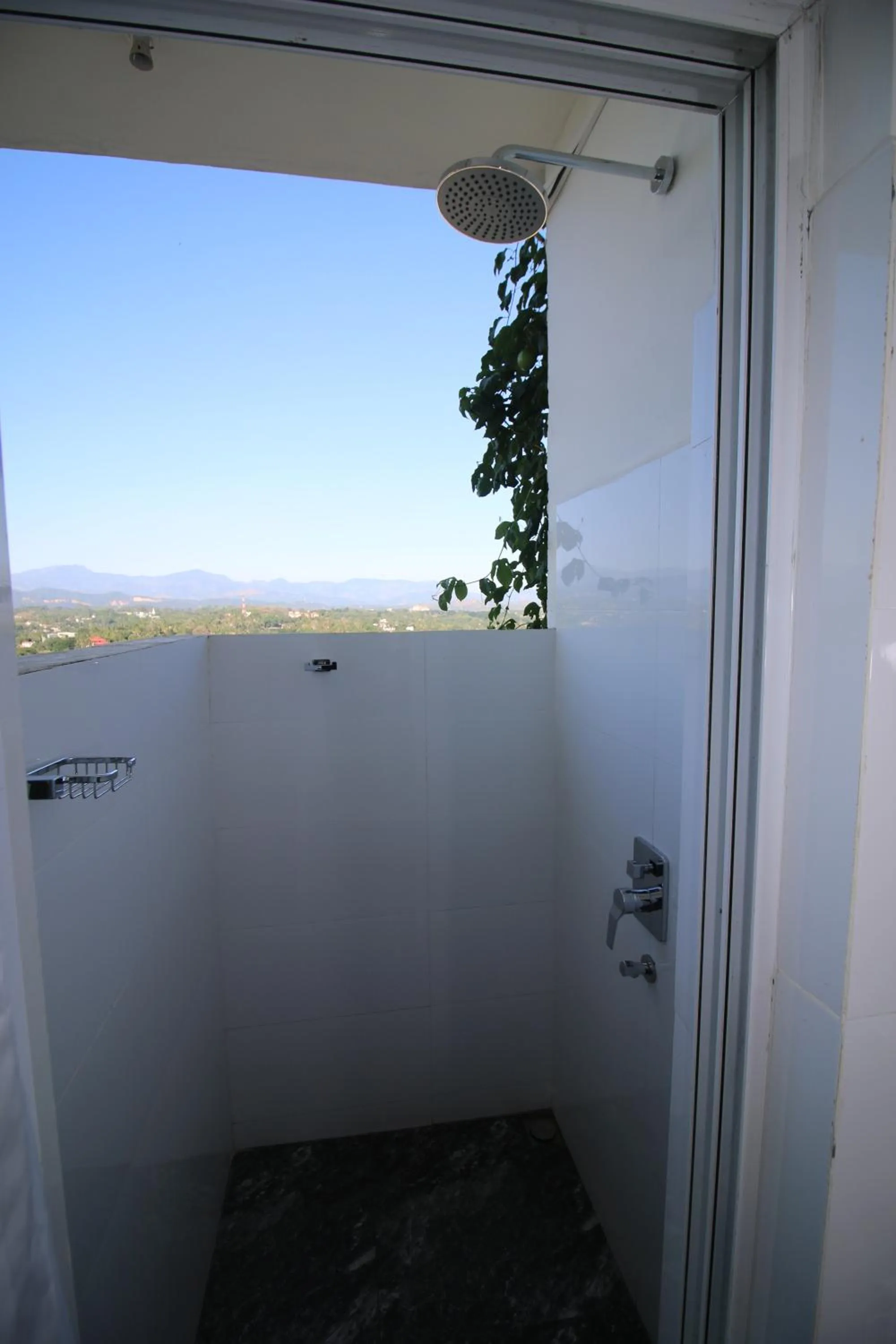 Shower in Villa Arunalu Kandy