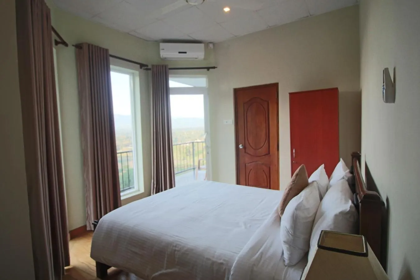 Bed in Villa Arunalu Kandy