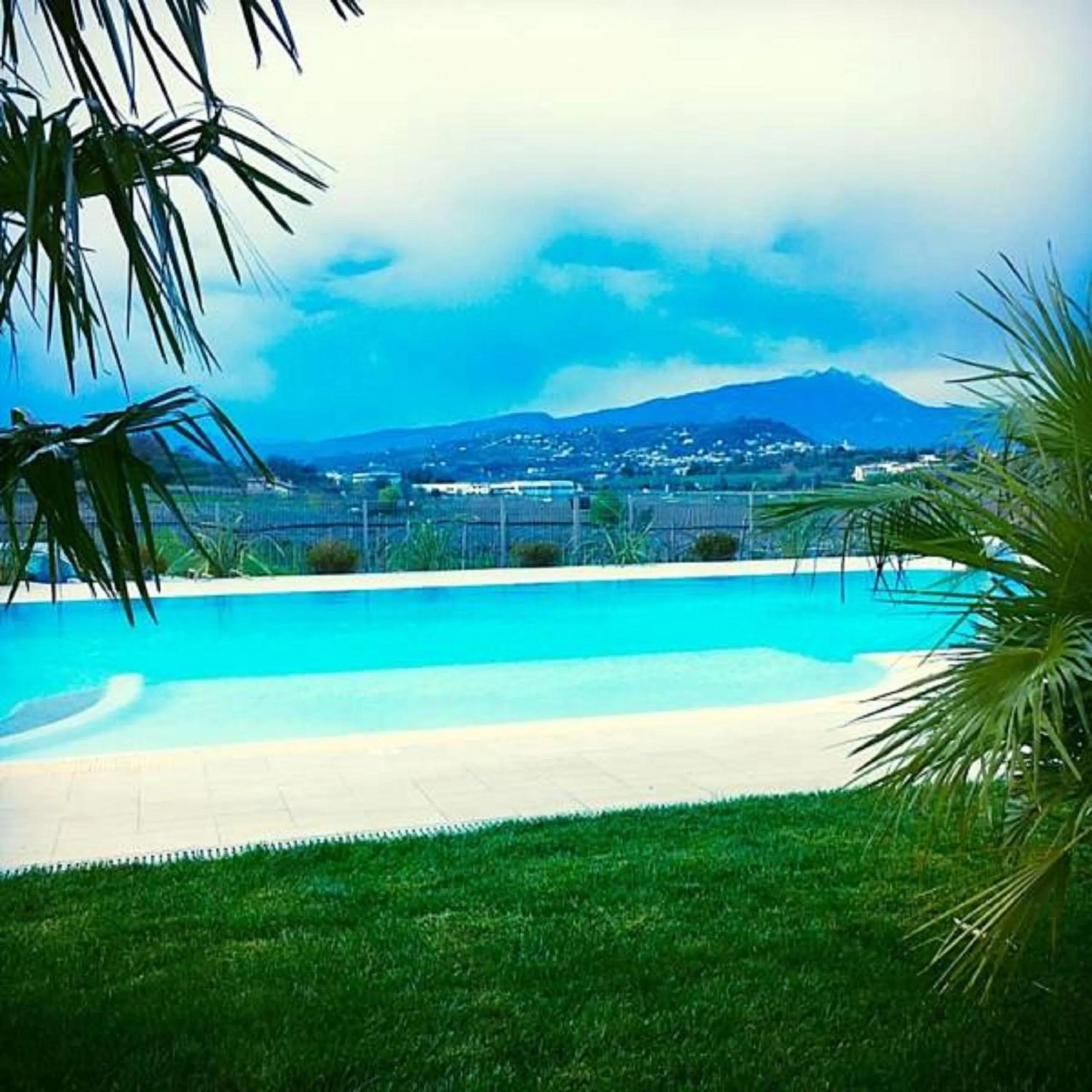 Swimming pool in Locanda Corte Montioni