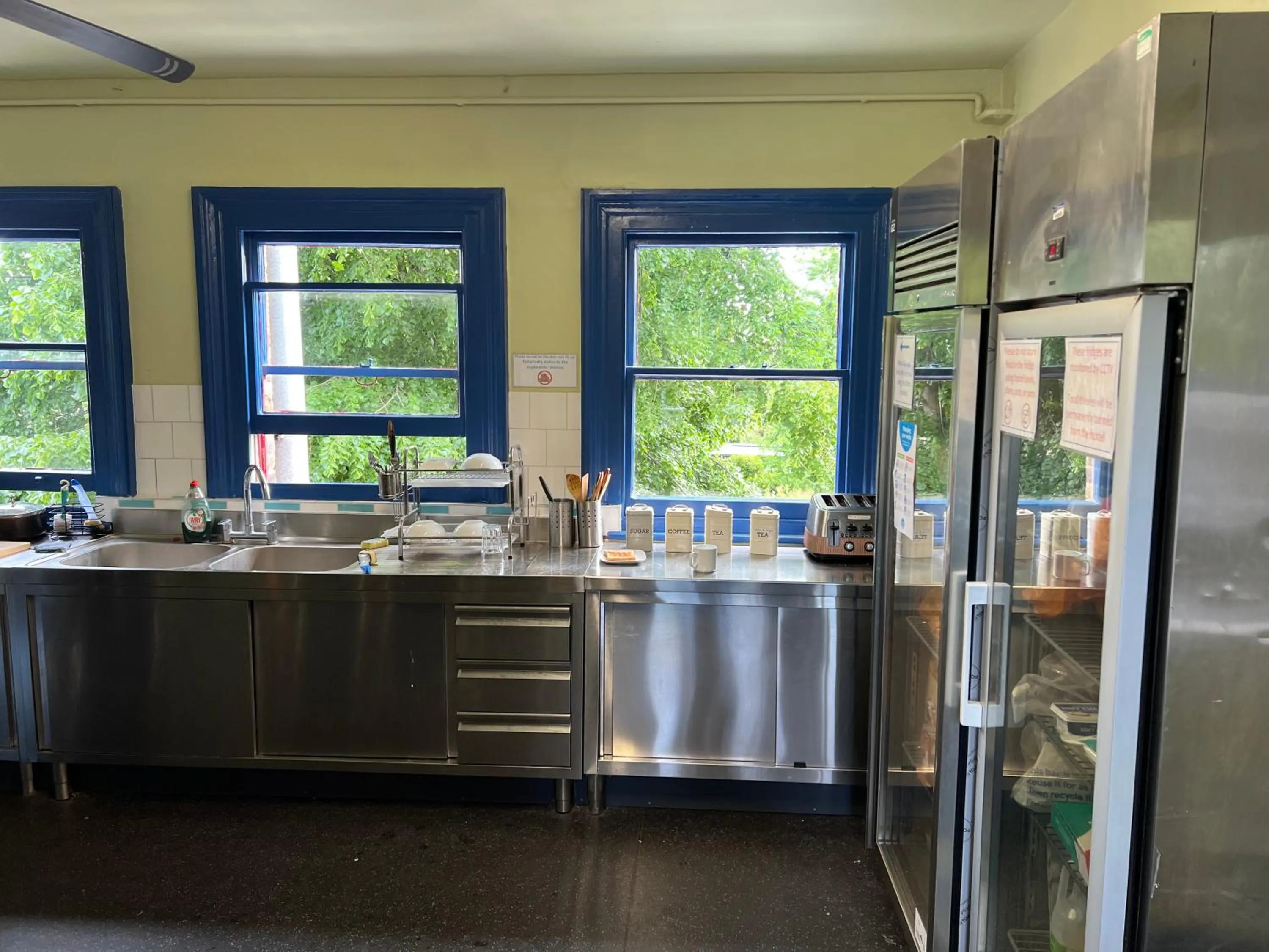 Communal kitchen in Hootananny Hostel