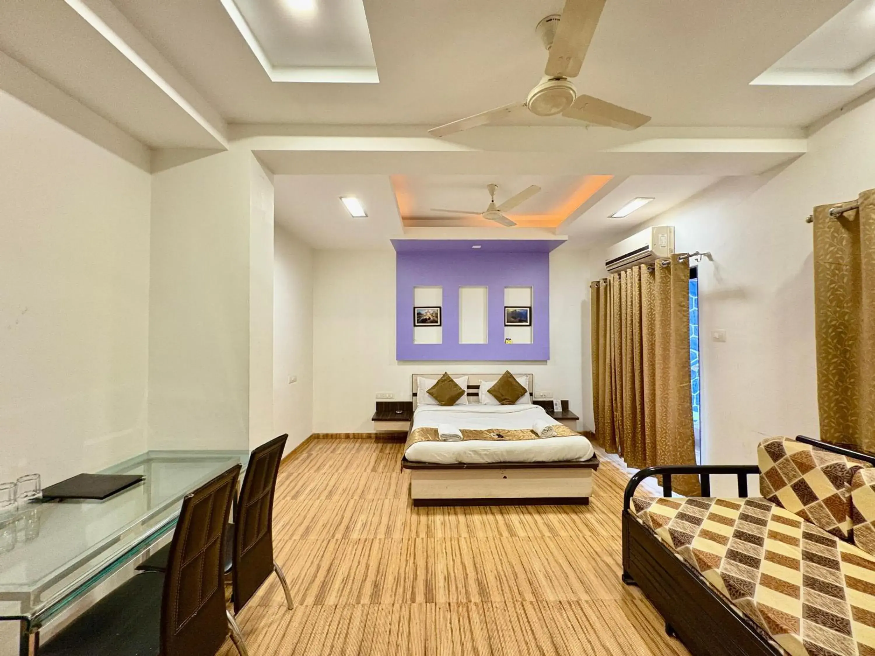 Double Room with Balcony - single occupancy in Le Tranquil Resort Double Room with Balcony - single occupancy in Le Tranquil Resort