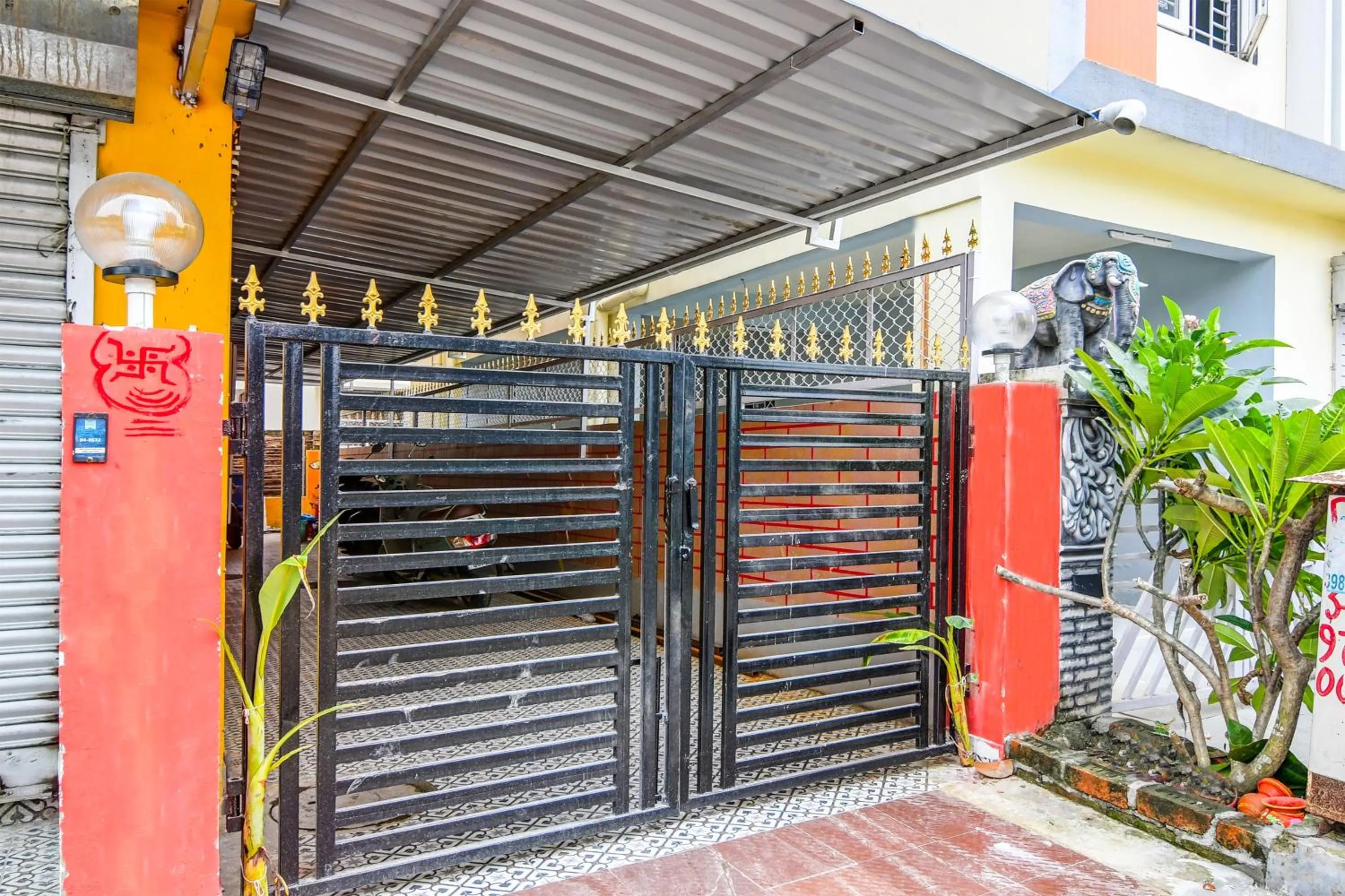Facade/entrance in Hotel O Shree Near Akankha More