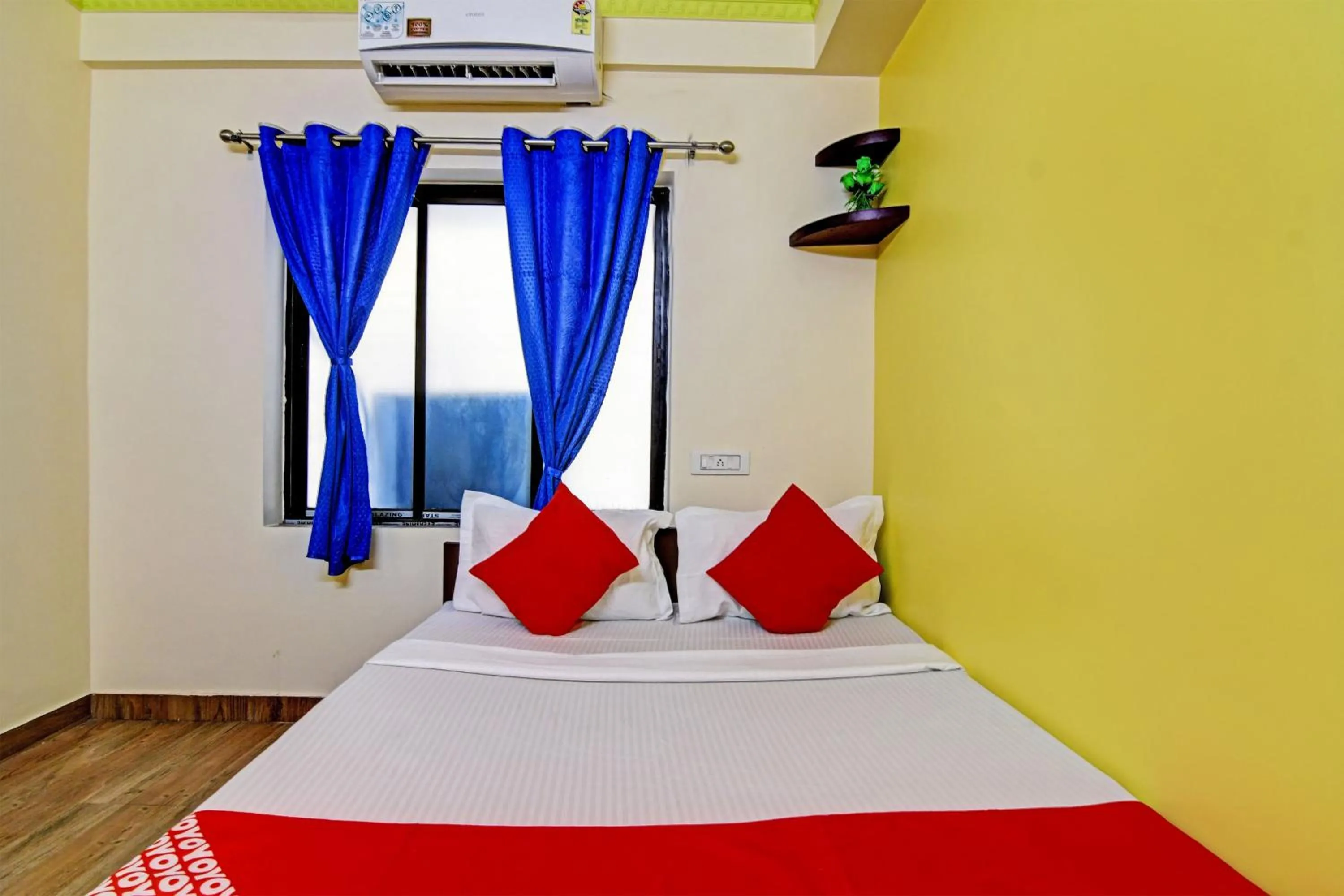 Bed in Hotel O Shree Near Akankha More