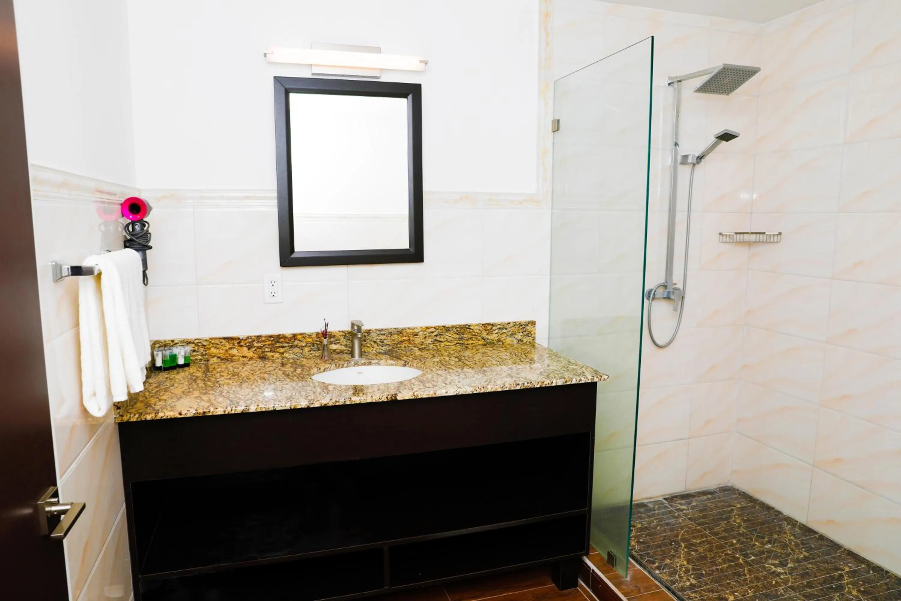 Kings Pavilion Suites Hotel