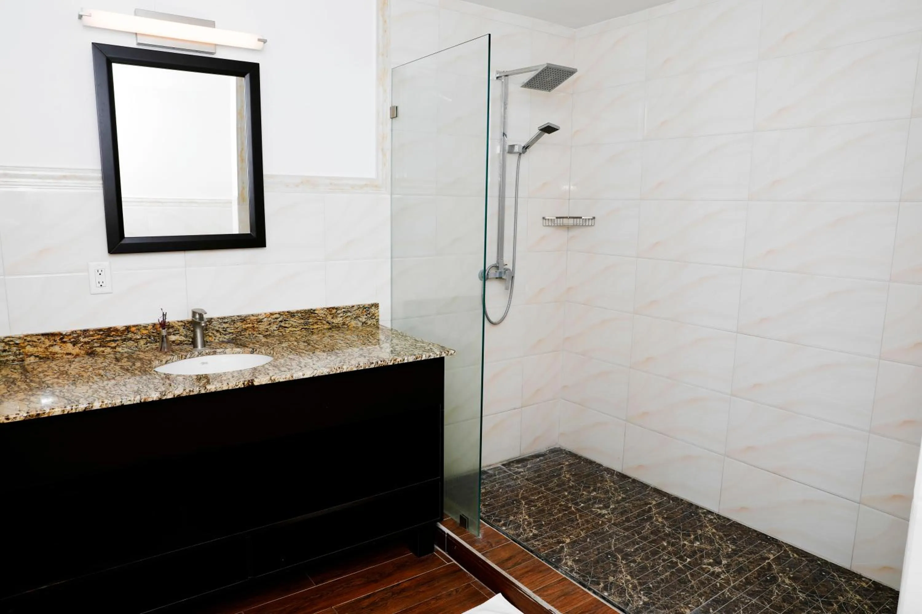 Kings Pavilion Suites Hotel