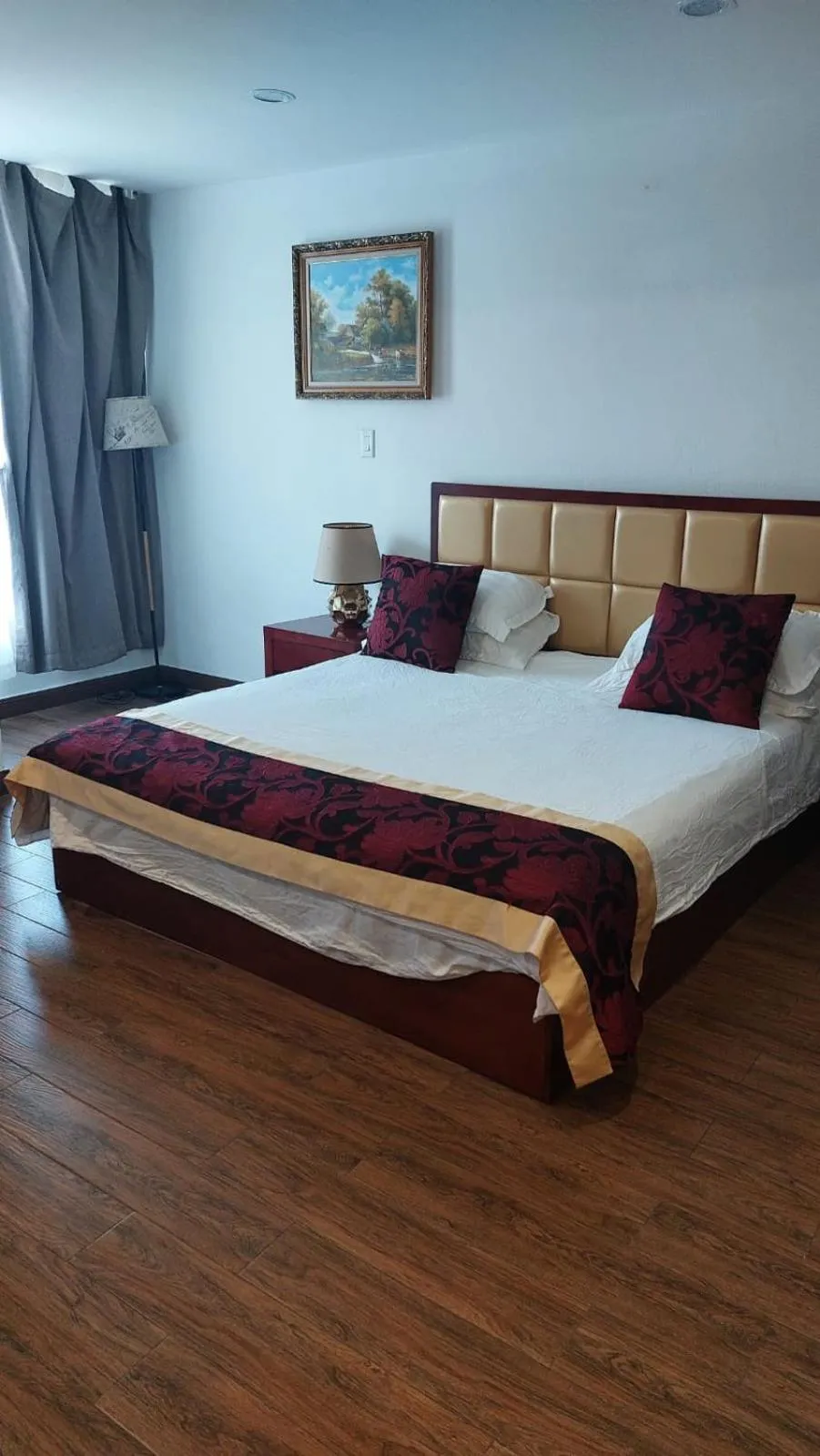 Bed in Kings Pavilion Suites Hotel