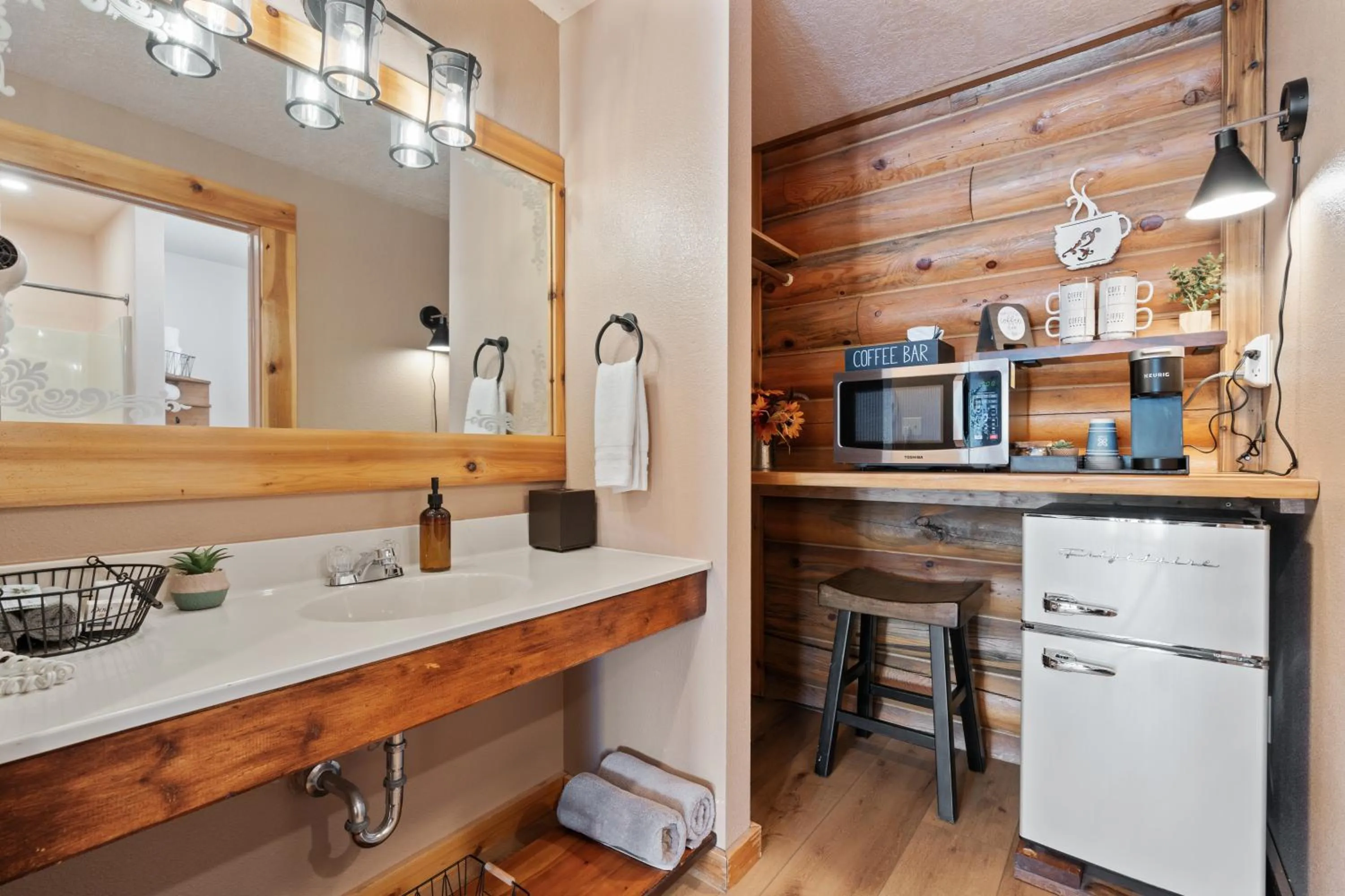 minibar in Duck Creek Village Inn