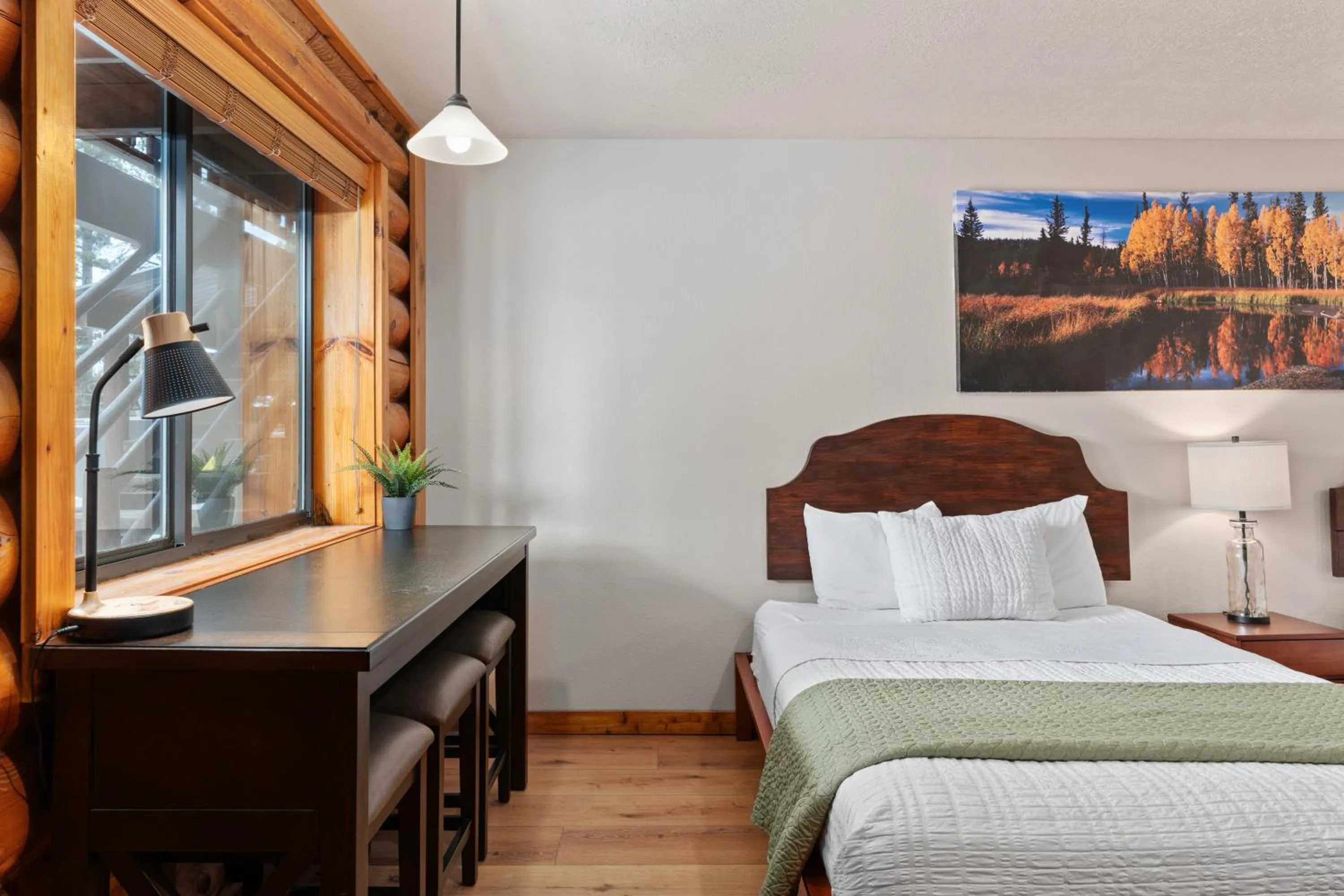 Photo of the whole room, Bed in Duck Creek Village Inn