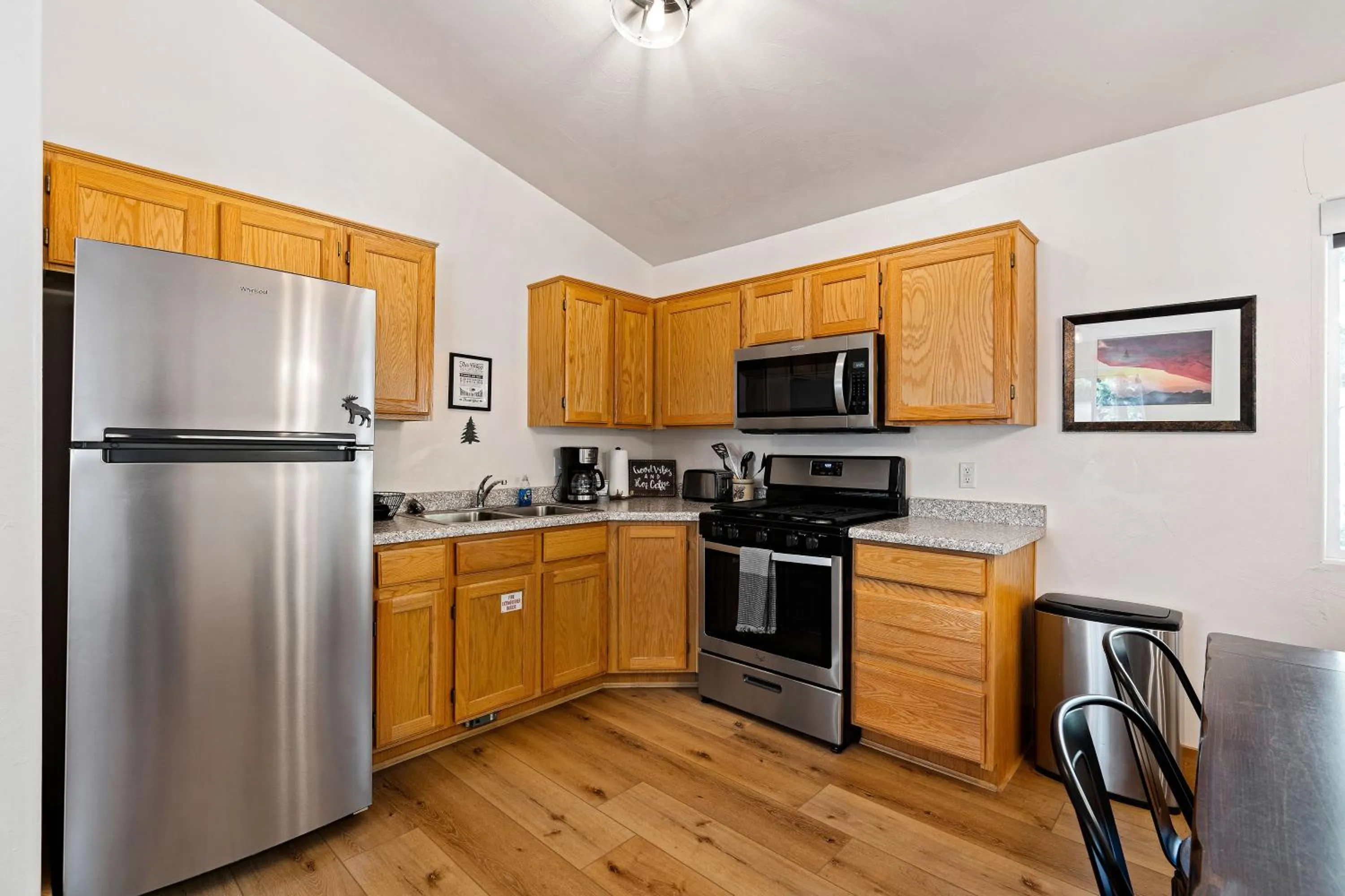 Kitchen or kitchenette in Duck Creek Village Inn