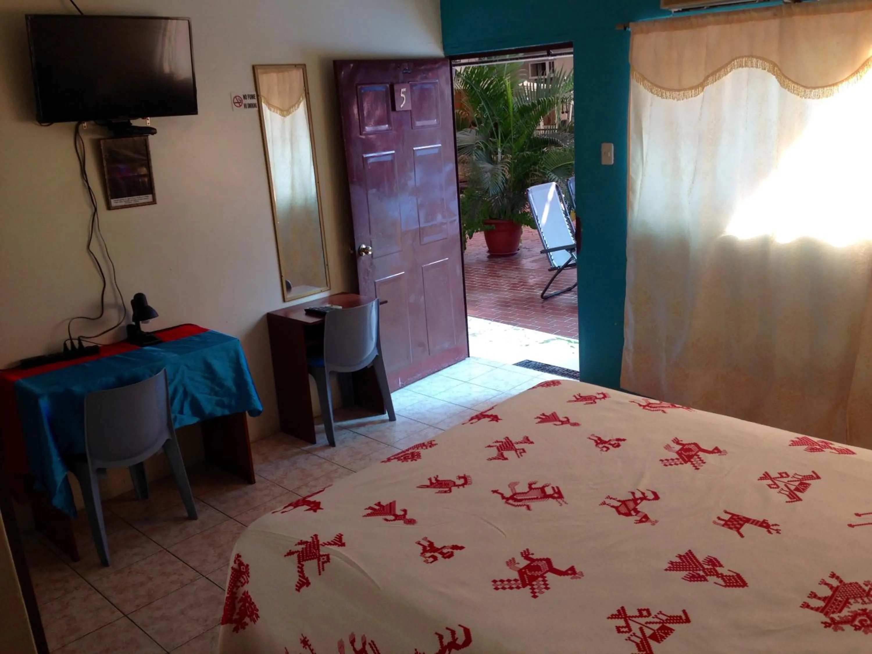 Garden, Bed in Hotel MundialCity